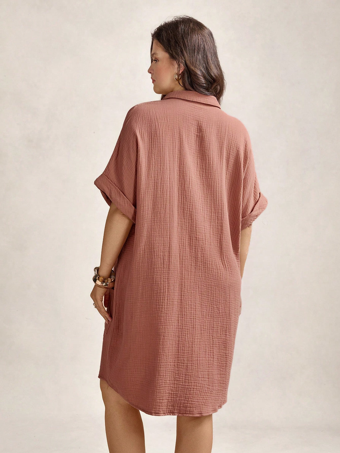 Step into effortless style with these chic plus size summer dresses, designed to keep you cool and confident all season. Whether you’re lounging at a beach resort or exploring a new city, these dresses blend comfort with playful flair. Flowy fabrics and flattering cuts make them perfect for vacation days or casual outings, adding a splash of fun to your wardrobe. Embrace your curves and shine bright in every sunny moment!