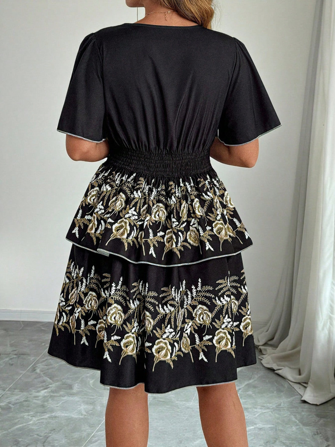 Celebrate your curves in this playful plus size holiday dress, featuring charming ruffle sleeves and a lively plant print. Designed for comfort and style, it’s perfect for casual outings or festive gatherings, letting you embrace the season with ease and flair.