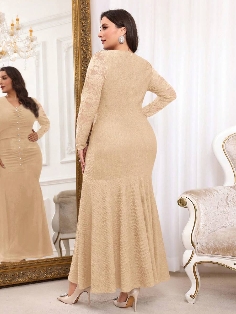 Step out in style with this playful plus size evening dress featuring a flattering V-neck and charming contrast lace details. The ruched bodice enhances your curves while the fishtail hem adds a flirty flair, perfect for dancing the night away. Designed to celebrate your elegance with a fun twist, this dress promises to keep you comfortable and effortlessly stunning at any special occasion.