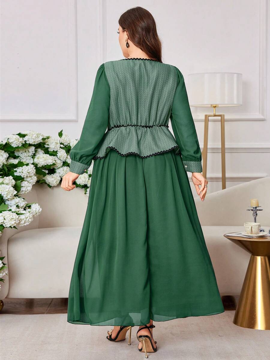 Step into style and comfort with this Elegant Plus Size 2-in-1 Dress featuring a charming square neck. Designed to flatter your curves, its versatile 2-in-1 design lets you switch up your look effortlessly, making it your go-to for everything from brunch dates to evening soirees. Feel confident and fabulous no matter where the day takes you!