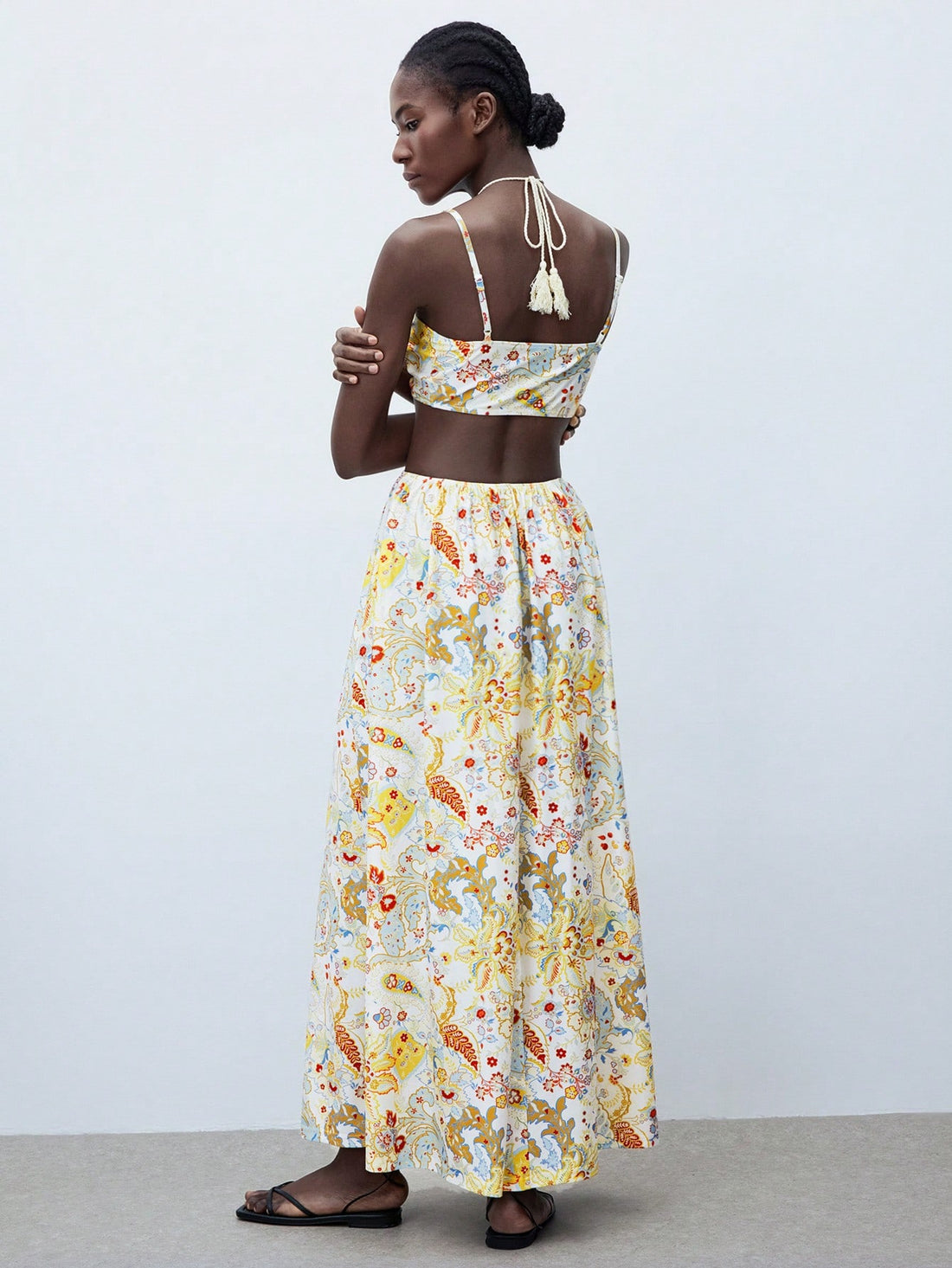 Embrace sunny days in this playful Colorful Paisley Print Summer Dress. Its vibrant bohemian midi style effortlessly blends beach vibes with casual elegance, making it your go-to for everything from seaside strolls to weekend brunches. Lightweight and breezy, it keeps you cool while turning heads with its lively pattern and flattering silhouette. Perfect for adding a splash of fun to your summer wardrobe!