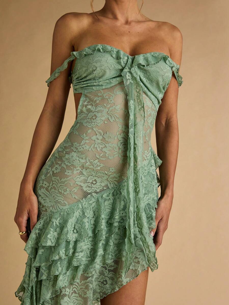 Embrace effortless summer elegance with this stunning backless dress in rich green. The delicate 3D floral lace detailing adds texture and sophistication, while the charming ruffle trim frames the neckline beautifully. The open back design creates a graceful, romantic silhouette perfect for warm-weather occasions—from garden parties to evening events. Lightweight and breathable, this dress moves with you while maintaining its polished appeal. A versatile piece that transitions seamlessly from day to night.