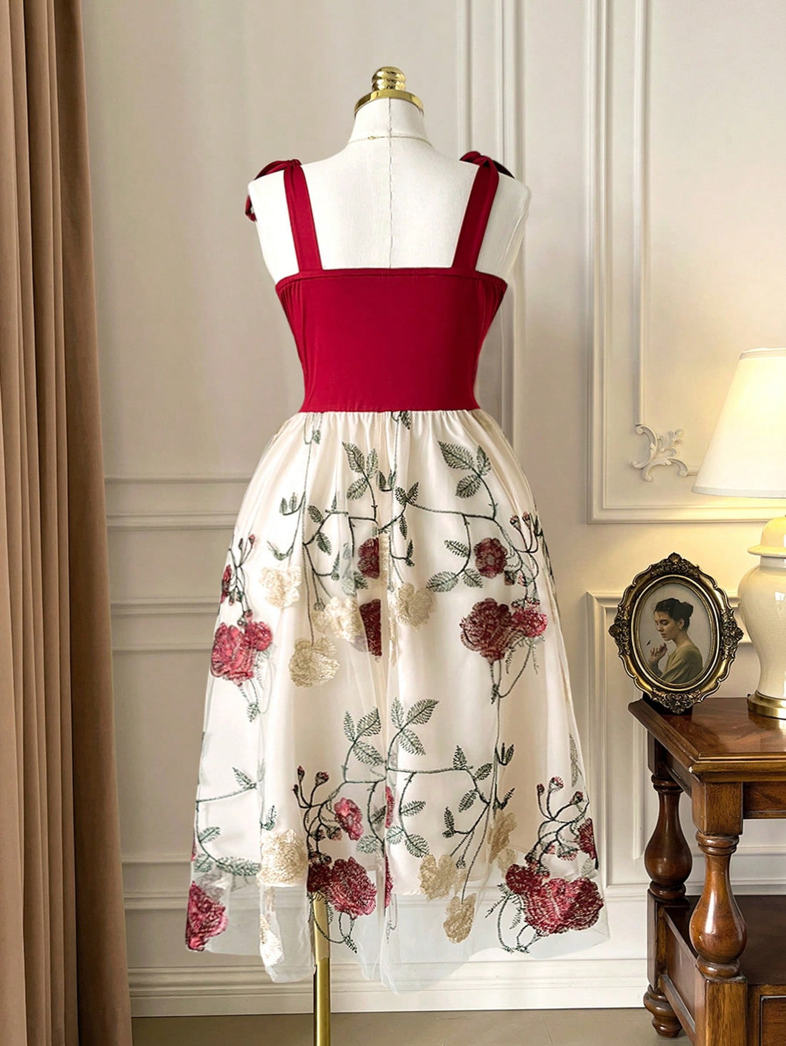 Step out in style with this Elegant Plus Size Camisole Dress, featuring charming bow embroidery that adds a flirty touch. The cinched waist flatters your figure, creating a playful silhouette perfect for any occasion. Comfortable and chic, this dress lets you embrace your curves with confidence and fun.