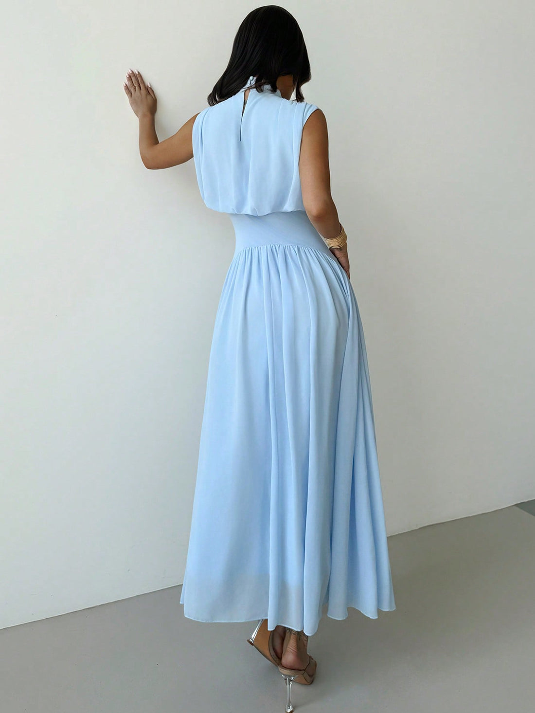 Step into summer with this Elegant High-Neck Flare Dress, designed to bring a playful charm to your beach days and romantic evenings. Its flattering flare silhouette and chic high neckline create a breezy, stylish look that’s perfect for warm weather adventures or special moments. Light, comfortable, and effortlessly feminine, this dress is your go-to for turning heads wherever you go.