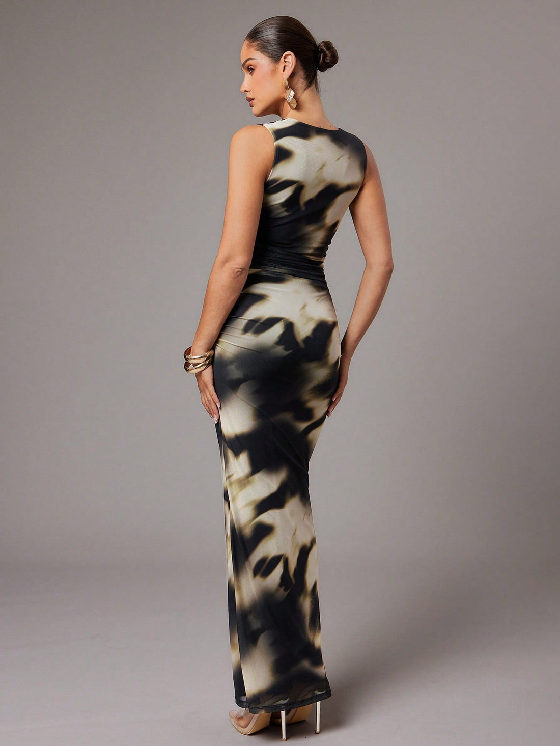 Step into playful elegance with this Chic Tie-Dye Swan Collar Slim Fit Maxi Dress. Its flattering slim fit and eye-catching tie-dye pattern bring a fresh twist to business casual, while the swan collar adds a touch of whimsy. Perfect for making a confident statement from meetings to after-hours, this dress combines comfort and style effortlessly.