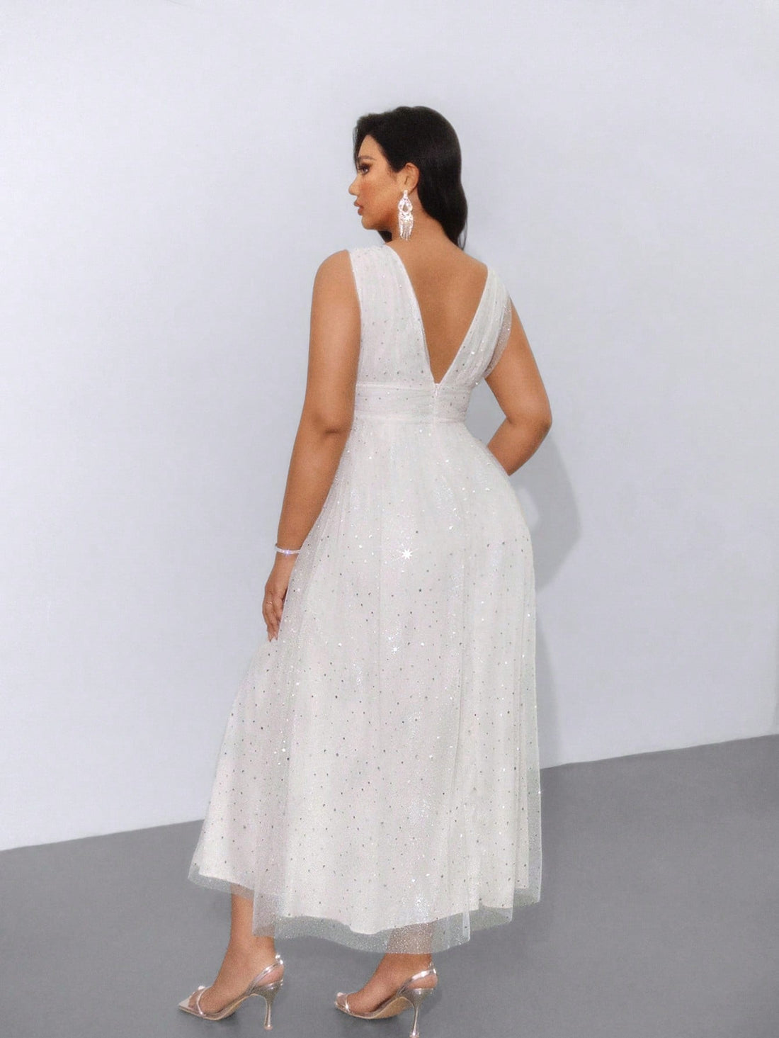 Shine bright at every summer party in this Elegant Plus Size Sequin Maxi Dress! Featuring a flattering V-neck and whimsical flutter sleeves, it combines comfort with dazzling style. The flowing maxi length adds a touch of drama, making you the star of the night while keeping you cool and confident. Perfect for dancing under the sun or sparkling under the stars!