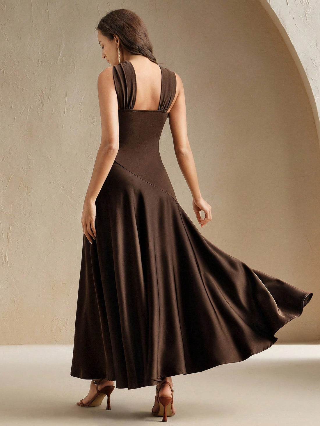 Slip into effortless sophistication with this stunning brown halter dress that's equal parts chic and fun. The high-waist silhouette flatters your figure while the sleeveless design keeps things breezy and modern. What really steals the show? The clever knitted woven patchwork that adds texture and visual interest—it's the kind of detail that makes people ask where you got it. Perfect for elevating your everyday style or turning heads at special occasions, this dress proves that timeless elegance never goes