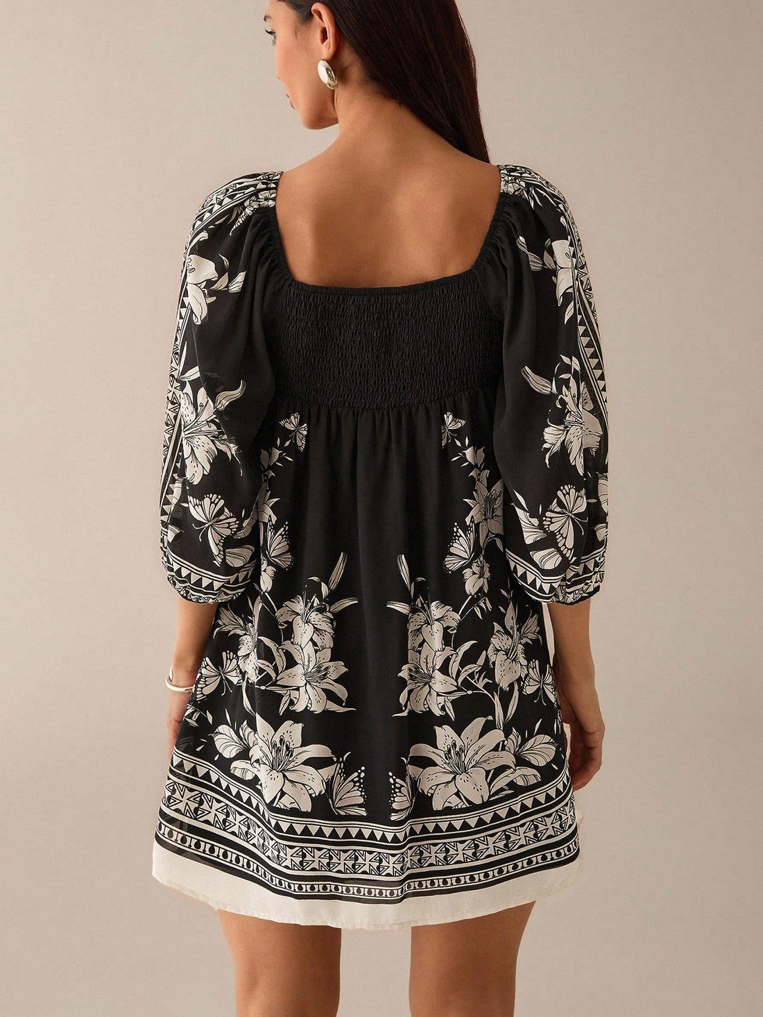 Step into summer with this playful floral print dress featuring a chic square neckline and breezy lantern sleeves. Perfect for urban adventures or weekend getaways, its lightweight fabric keeps you cool while adding a touch of effortless elegance to your look. Embrace sunny days in style and comfort with this must-have dress that’s as fun as your plans.