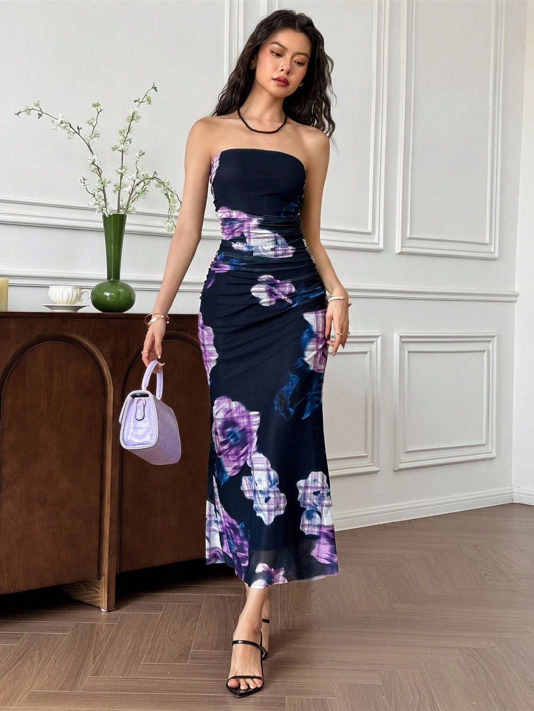 Turn heads effortlessly in this Elegant Floral Print Pleated Strapless Maxi Dress. Its vintage bandeau style pairs classic charm with modern flair, while the flowing pleated skirt adds a graceful touch. Perfect for formal occasions or garden parties, this dress brings a playful yet sophisticated vibe to your wardrobe. Embrace timeless elegance with a fresh, fun twist.