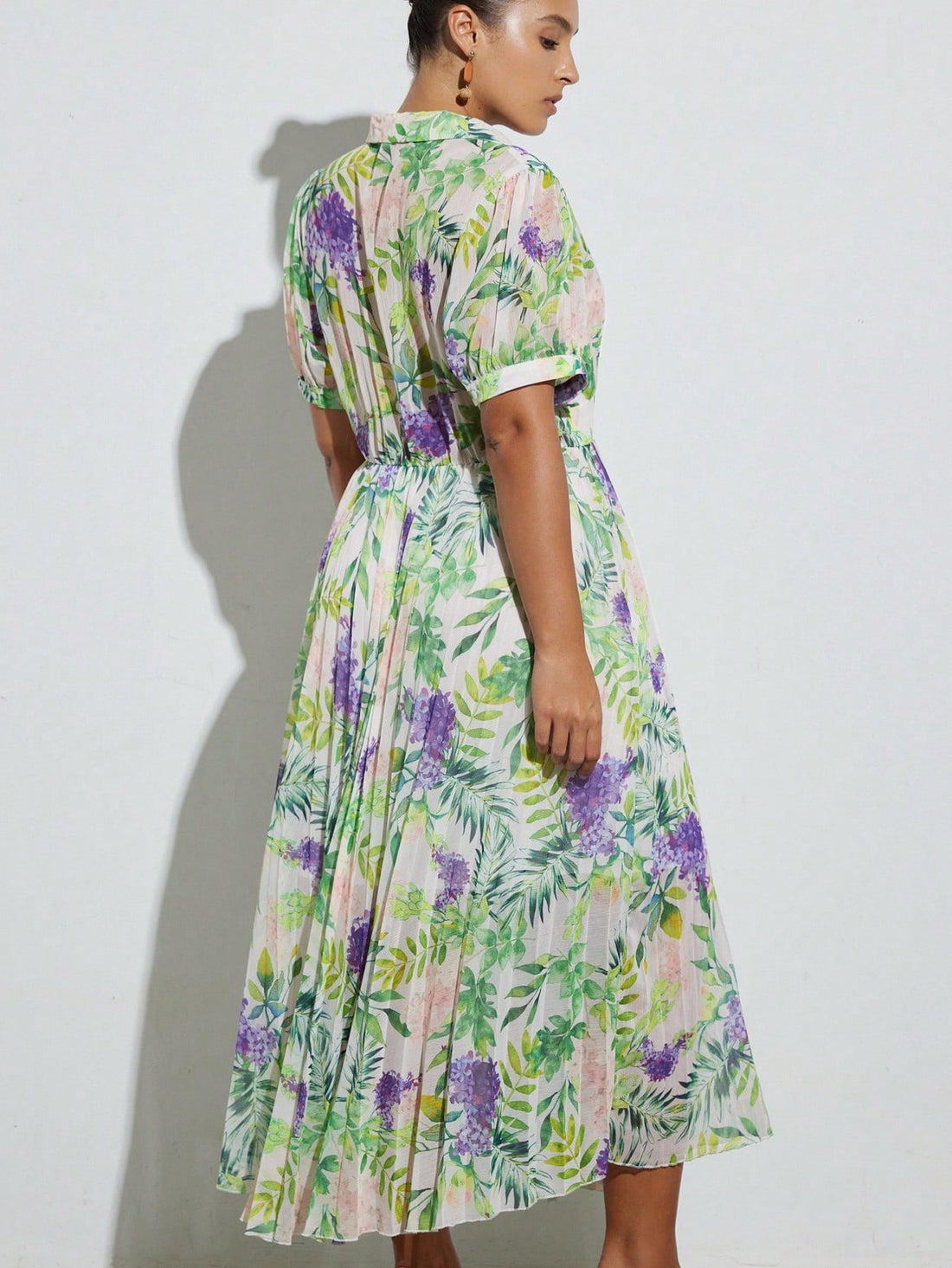 Step into spring and summer with this playful plus size mini dress, featuring a vibrant floral print that brightens any day. The puff sleeves add a touch of whimsy, while the ruffle hem brings flirty movement to your look. Perfect for sunny outings or casual gatherings, this dress combines comfort and style effortlessly. Embrace your curves and let your fun side bloom!