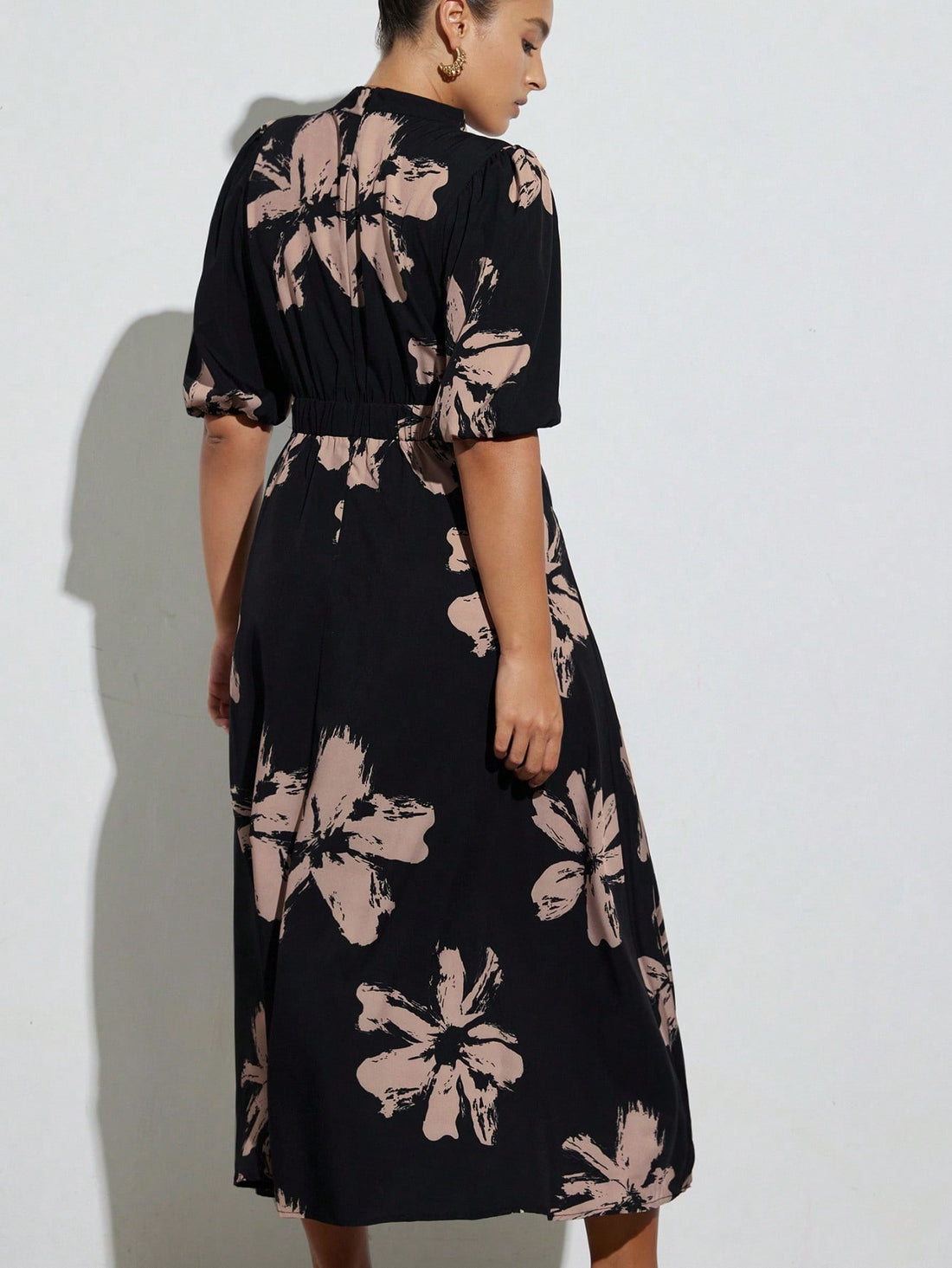 Step out in style with this Elegant Plus Size Brush Print Long Dress. Featuring a high neck and delicate pleated details, it combines comfort with a touch of sophistication. The flowing brush print adds a playful flair, making it perfect for any occasion where you want to feel fabulous and confident.
