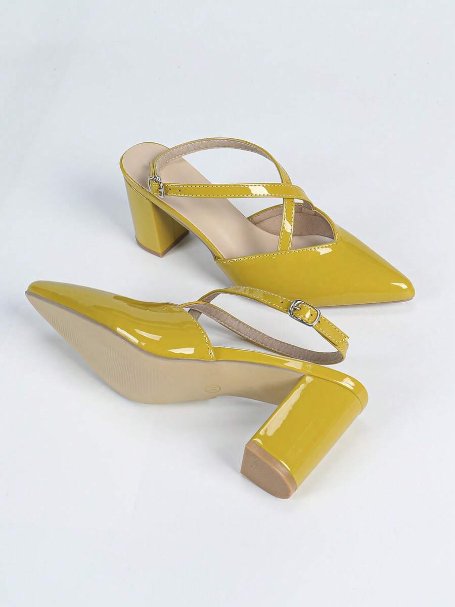 Close-up view of Elegant Women's Black Pointed Toe Stilettos - Chic and Comfortable High Heels for Any Occasion for shoes styling
