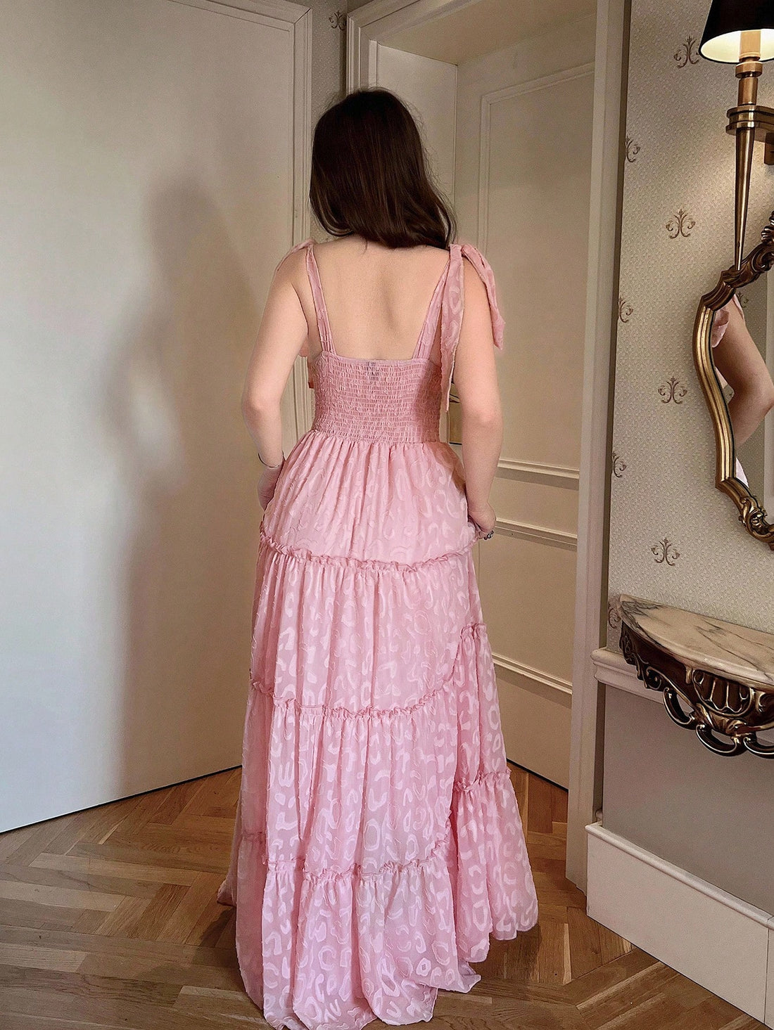 Step out in style with this Elegant Romantic Lady Dress, featuring a sleeveless design that’s perfect for warm days. The charming tie bow knot adds a flirty touch, while the cinched waist flatters your silhouette effortlessly. Whether you're headed to a garden party or a romantic date, this dress brings playful elegance to any occasion.