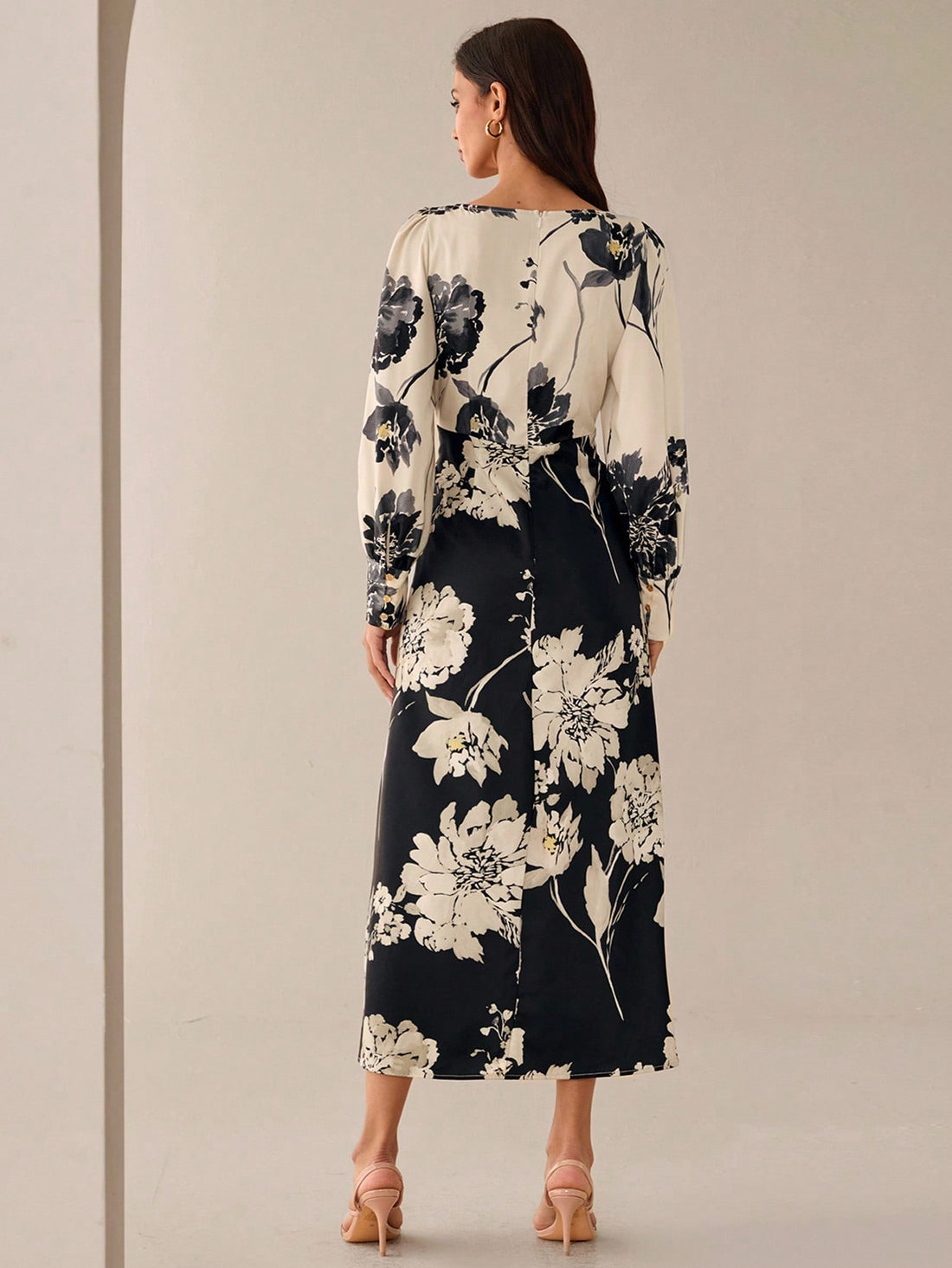 Step into sunshine with this Elegant Floral Print Lantern Sleeve Dress. Its playful lantern sleeves add whimsical charm, while the high slit offers a flirty twist perfect for breezy spring and autumn days. Lightweight and breezy, this dress is your go-to for resort vibes anywhere you wander.