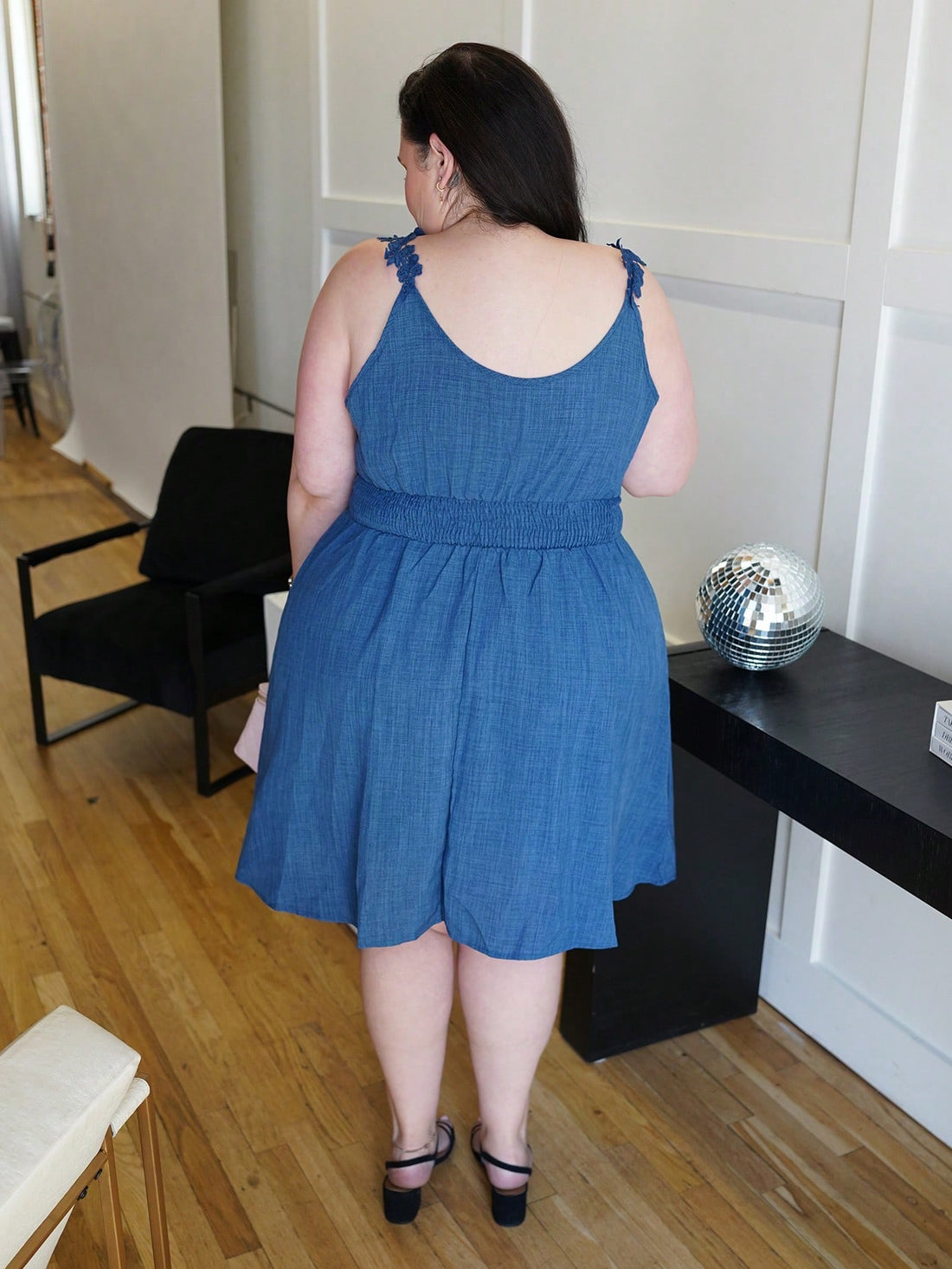 Escape to your next getaway in this charming blue A-line suspender dress designed with you in mind! The flattering A-line silhouette gracefully skims your curves, making it an ideal choice for pear and triangle body shapes. Adjustable suspenders add a fun, vintage-inspired touch while ensuring the perfect fit. Crafted for comfort and style, this casual dress transitions effortlessly from beachside strolls to sunset dinners. Available in plus sizes, it's your new vacation essential that celebrates your figur