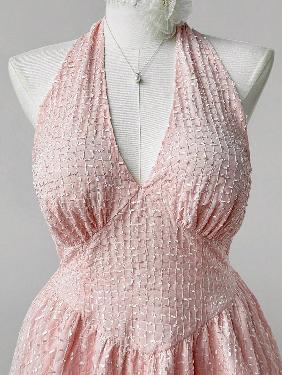 Experience the breathtaking fusion of heritage textile artistry and sharp, modern architectural tailoring. This stunning jacquard-woven ensemble is meticulously designed for the woman who values a high-fashion, "quiet luxury" approach to seasonal dressing—the ultimate centerpiece for prestigious coastal retreats, exclusive tropical soirées, and high-authority vacation fun.