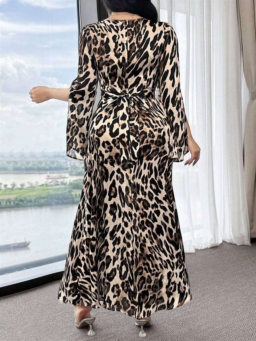 Unleash your wild side with this stunning leopard print long sleeve dress that's equal parts sophisticated and daring. The timeless animal pattern pairs beautifully with sleek tailoring, creating an effortlessly chic silhouette perfect for elevating any occasion. Whether you're heading to a cocktail party, dinner date, or night out with friends, this versatile piece delivers instant glamour without trying too hard. The long sleeves add an elegant touch while keeping things modern and fresh. Slip it on and w