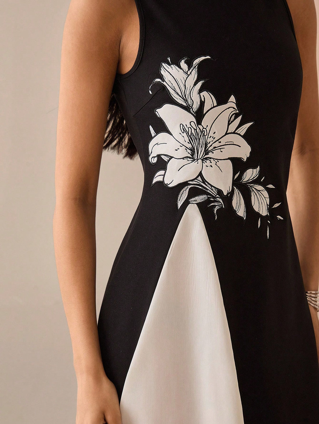 Step into summer with this playful floral print sleeveless midi dress. Featuring a stylish round neck, it’s perfect for sunny days and warm evenings. The breezy design keeps you comfortable while the vibrant floral pattern adds a fun, fresh touch to your wardrobe. Ideal for casual outings or garden parties, this dress brings effortless charm to your summer style.