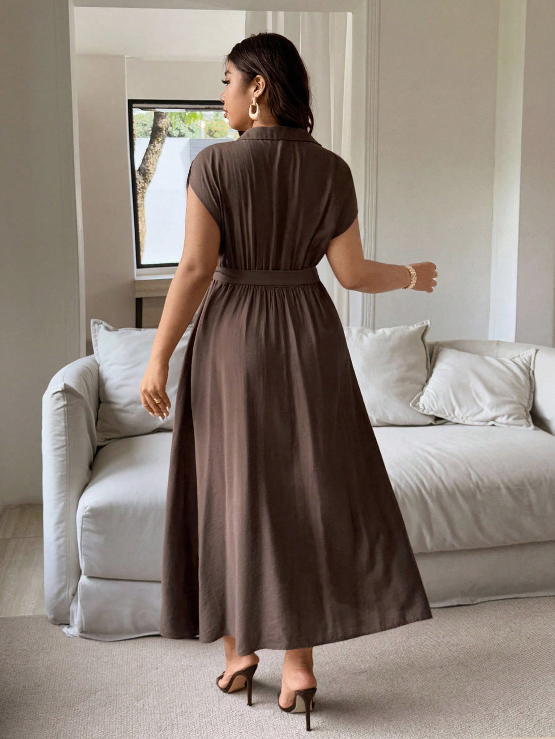 Step out in style with this playful plus size casual shirt dress in a rich coffee hue. Featuring short sleeves and a flattering waist tie, it effortlessly balances comfort and chic—perfect for conquering the workday or enjoying a sunny vacation. Add a dash of charm to your wardrobe with this versatile, easy-to-wear dress that celebrates your curves with confidence.