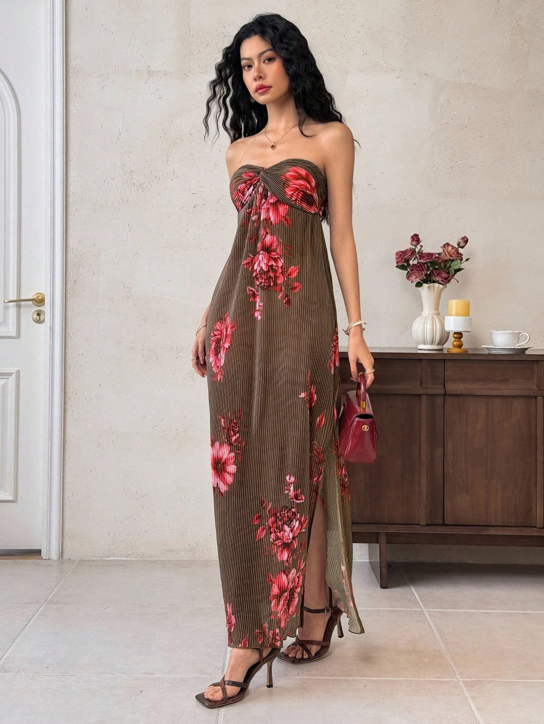 Step into the spotlight with this Chic Floral Print Twist Front Pleated Tube Dress. Its playful twist front and delicate pleats add flirty flair, while the elegant brown floral pattern brings a touch of holiday charm. Perfect for celebrations or casual glam, this dress effortlessly blends comfort and style to keep you dancing all night long.