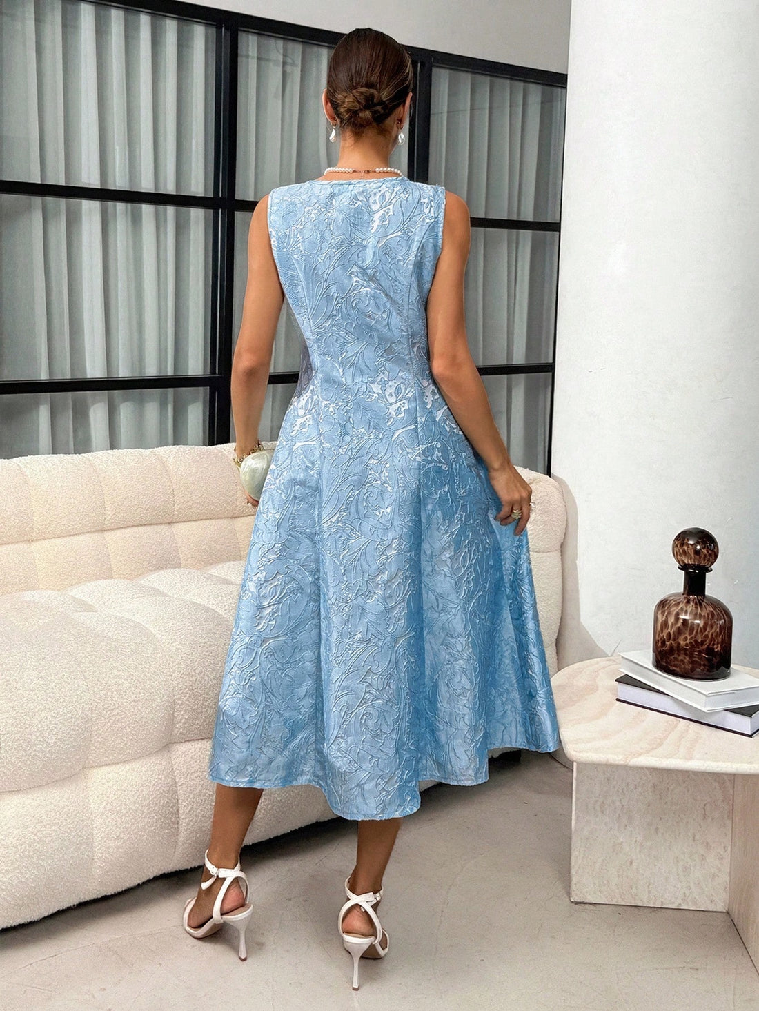 Step into style with this Elegant Blue Sleeveless A-Line Jacquard Dress! Its flattering silhouette and rich jacquard texture make it a fun choice for everything from brunch dates to evening soirees. Lightweight and breezy, it keeps you comfortable while turning heads wherever you go. Dress it up or down—this playful piece is ready to steal the spotlight!