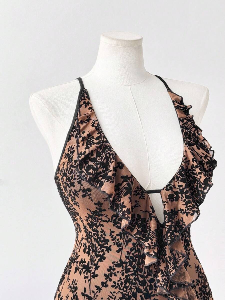 Experience the breathtaking fusion of heritage bohemian artistry and sharp, modern architectural tailoring. This stunning flounce-trimmed ensemble is meticulously designed for the woman who values a high-fashion, "quiet luxury" approach to seasonal dressing—the ultimate centerpiece for prestigious coastal retreats, exclusive garden soirées, and high-authority summer vacations.