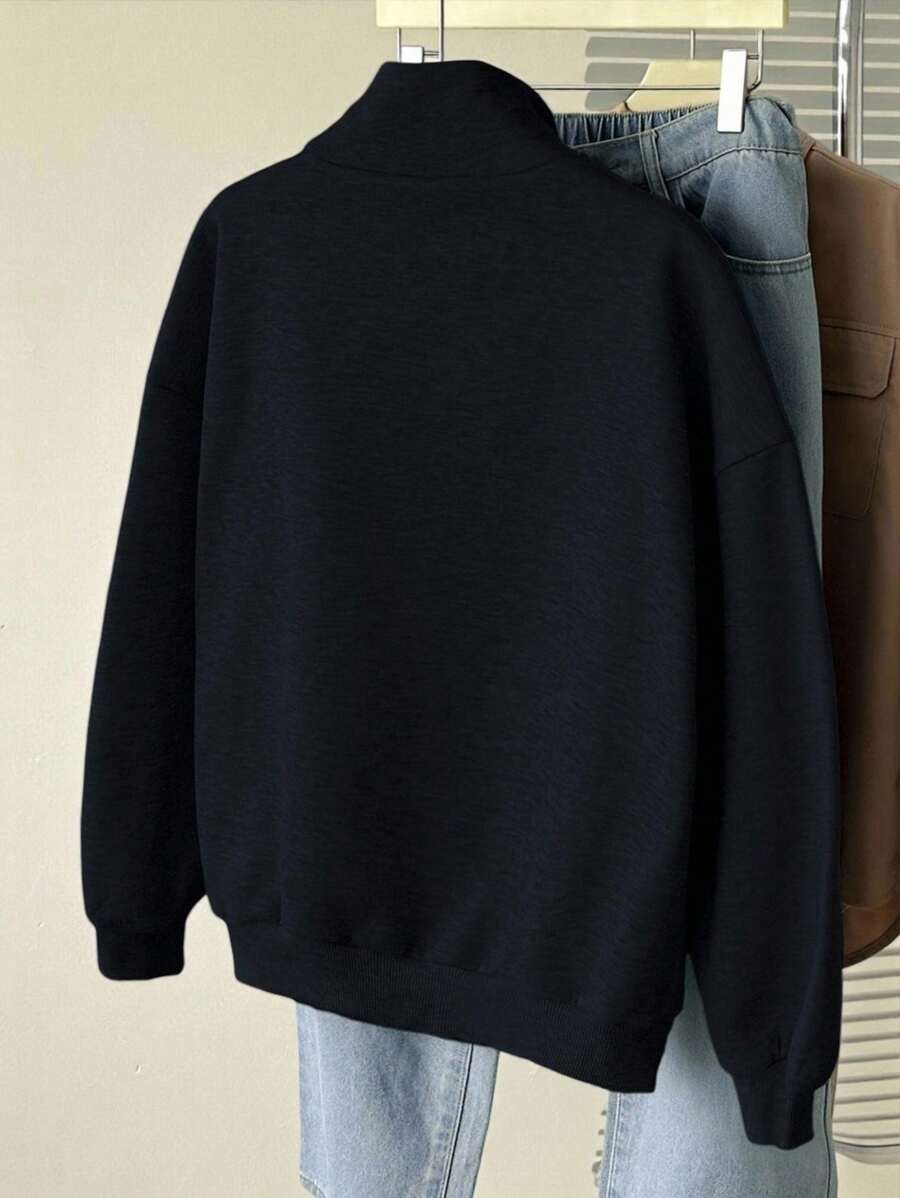 Embrace cozy layering with this women's colorblock half-zip sweatshirt, designed for autumn and winter comfort. The eye-catching star print adds a playful touch to your seasonal wardrobe, while the color-blocked panels create a modern, dynamic look. Soft fabric and a relaxed fit make it perfect for casual days, outdoor adventures, or relaxing at home. The half-zip design allows easy temperature adjustment throughout the day. 