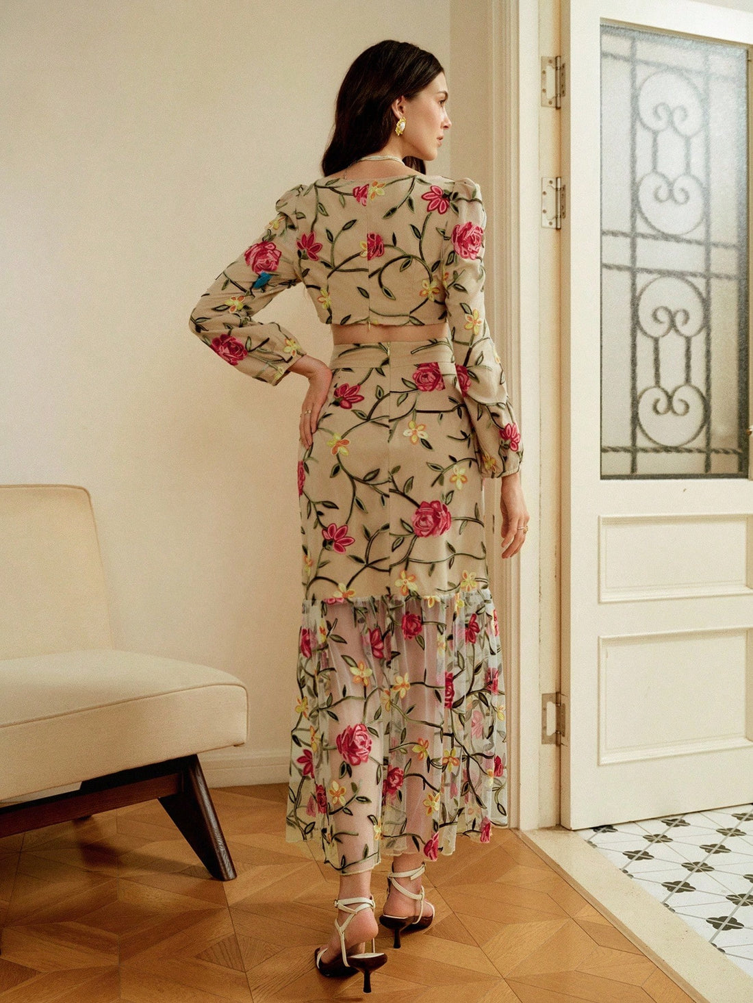 Channel your inner fashionista with our Floral Embroidered Cocktail Dress for Women! The sexy square neck and beautiful floral embroidery make it the perfect outfit for Halloween parties and fall weddings. So stylish, you'll be the talk of the town!