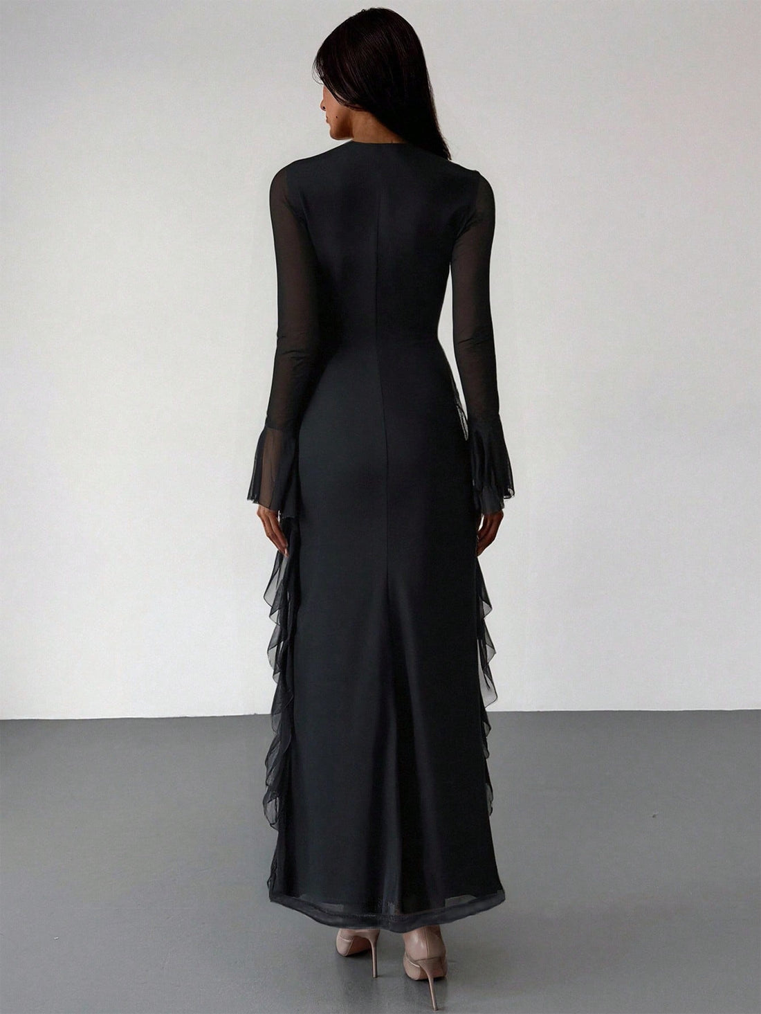 Step out in style with this elegant black long sleeve Arabic-style dress designed to turn heads wherever you go. Whether it’s a lively party, a busy business day, or a casual commute, this dress offers a perfect blend of sophistication and comfort. Its timeless design and flattering fit make every outing feel special—because who says elegance can’t have a little fun?