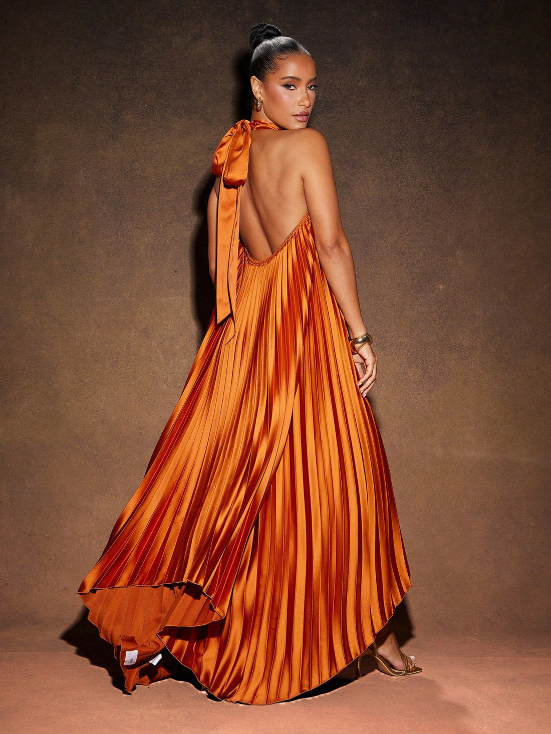 Step into vacation mode with this Elegant High-Low Backless Halter Maxi Dress. Its playful silhouette and breezy backless design keep you cool and chic, while the high-low hem adds a fun twist to your sunny getaway wardrobe. Perfect for beach strolls or evening cocktails, this dress combines effortless style with a dash of flirty charm.