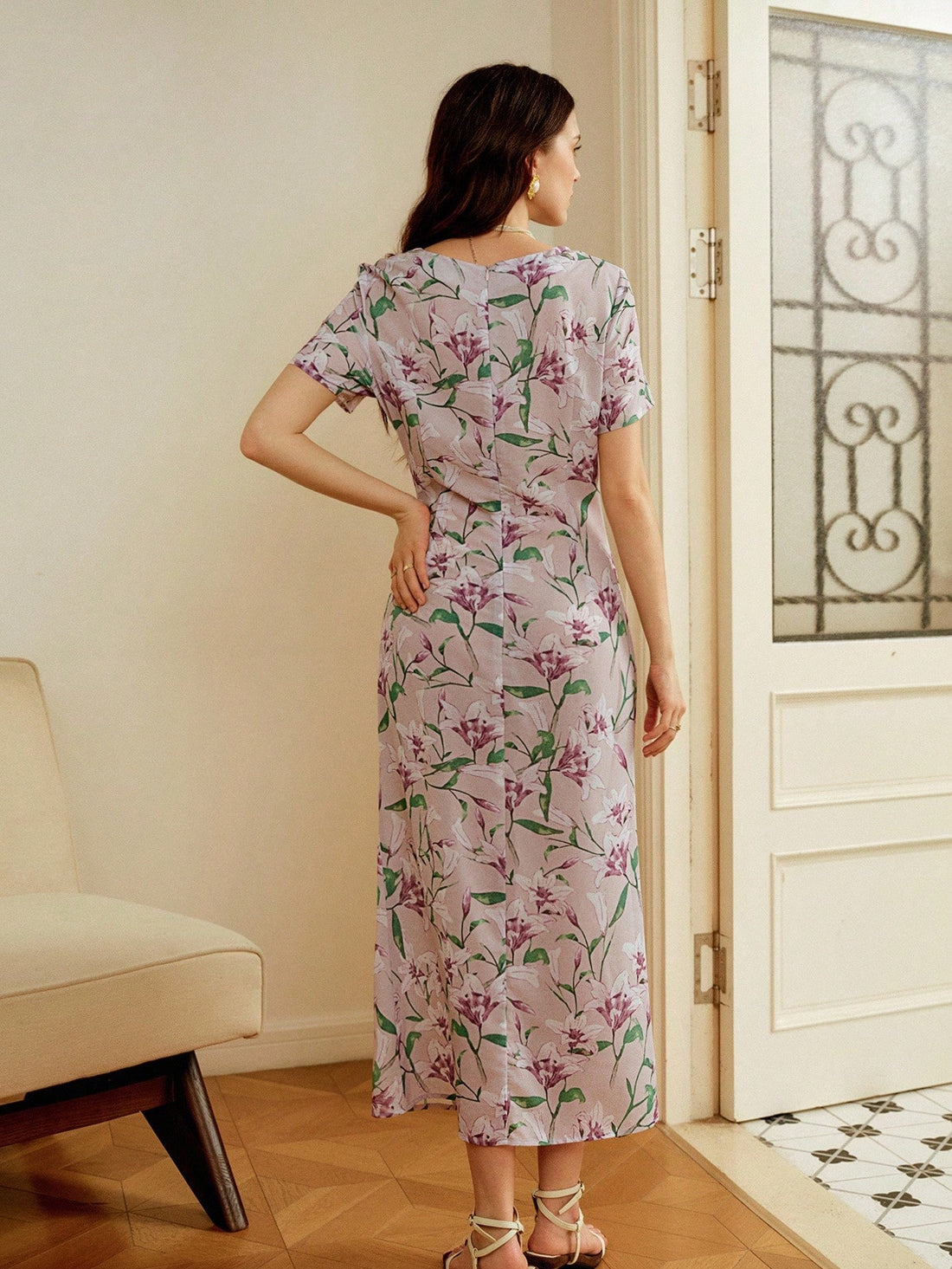 Embrace the season in style with this charming autumn printed pleated dress! Featuring a flattering silhouette and vibrant seasonal patterns, it's your go-to piece for everything from lazy weekend brunches to getaway adventures. The thoughtfully designed pleats add movement and dimension, while the playful print brings personality to any occasion. Whether you're celebrating the holidays or simply enjoying crisp autumn days, this versatile dress transitions effortlessly from casual outings to special gatheri