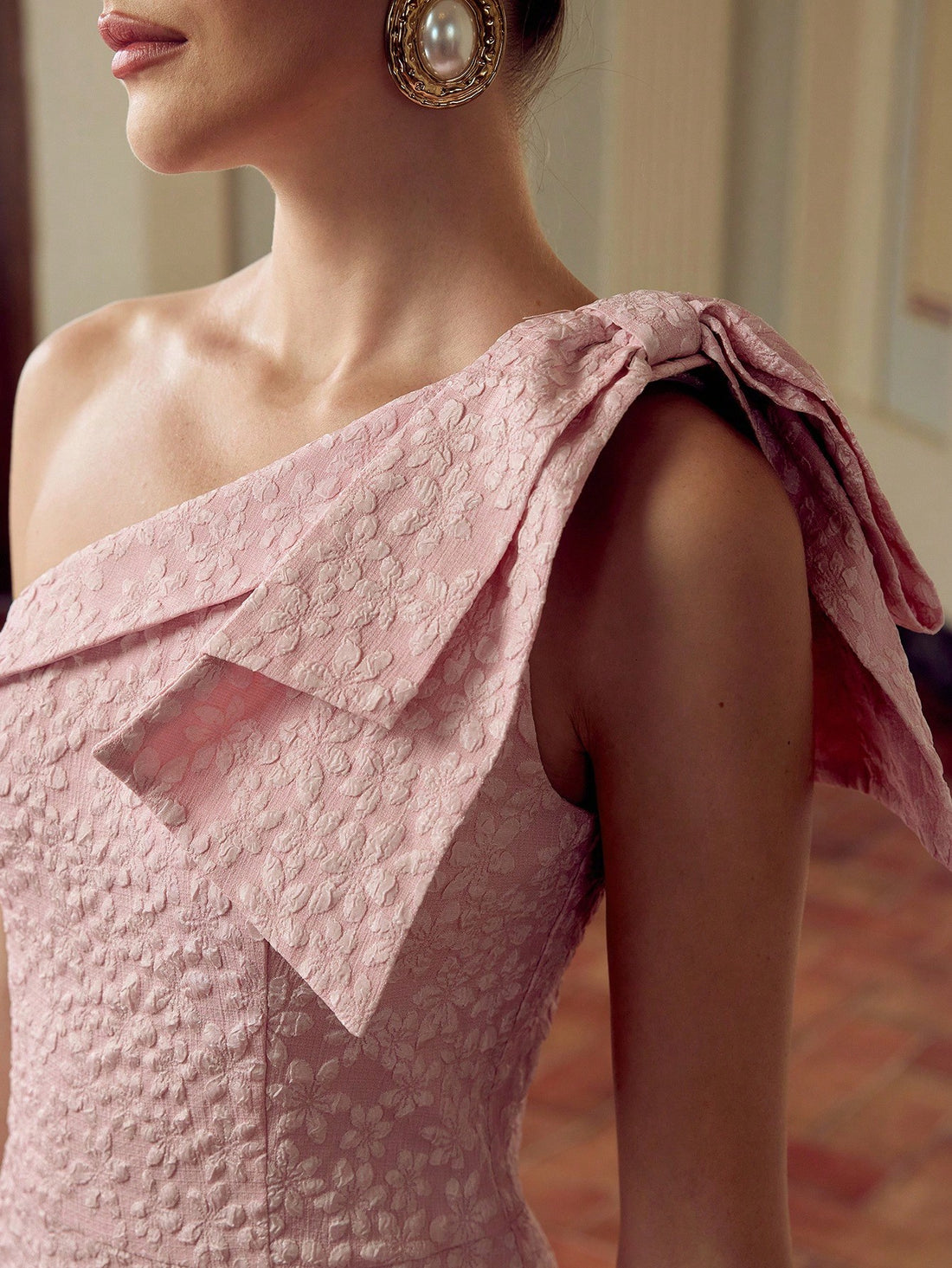 Turn heads effortlessly in this Elegant One-Shoulder Jacquard Weave Dress, designed to bring out your playful side at any special occasion. Its unique jacquard pattern adds texture and charm, while the one-shoulder cut gives a flirty, modern twist. Whether it’s a party or a night out, this dress promises to make every moment feel a little more fabulous.