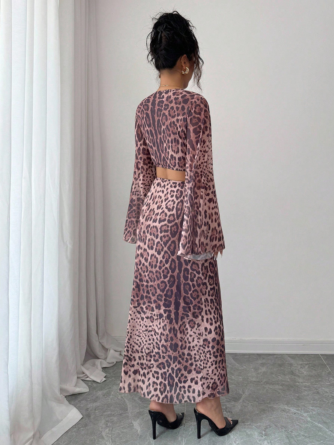Unleash your wild side this season with our stunning leopard print dress—the perfect blend of sophistication and sass. Featuring a flattering deep V-neck and cozy long sleeves, this beauty transitions seamlessly from autumn gatherings to winter celebrations. The timeless leopard pattern adds instant edge to any occasion, while the elegant silhouette keeps things classy. Whether you're heading to a holiday party or a casual night out, this dress proves that animal prints are always in style. Dress it up with