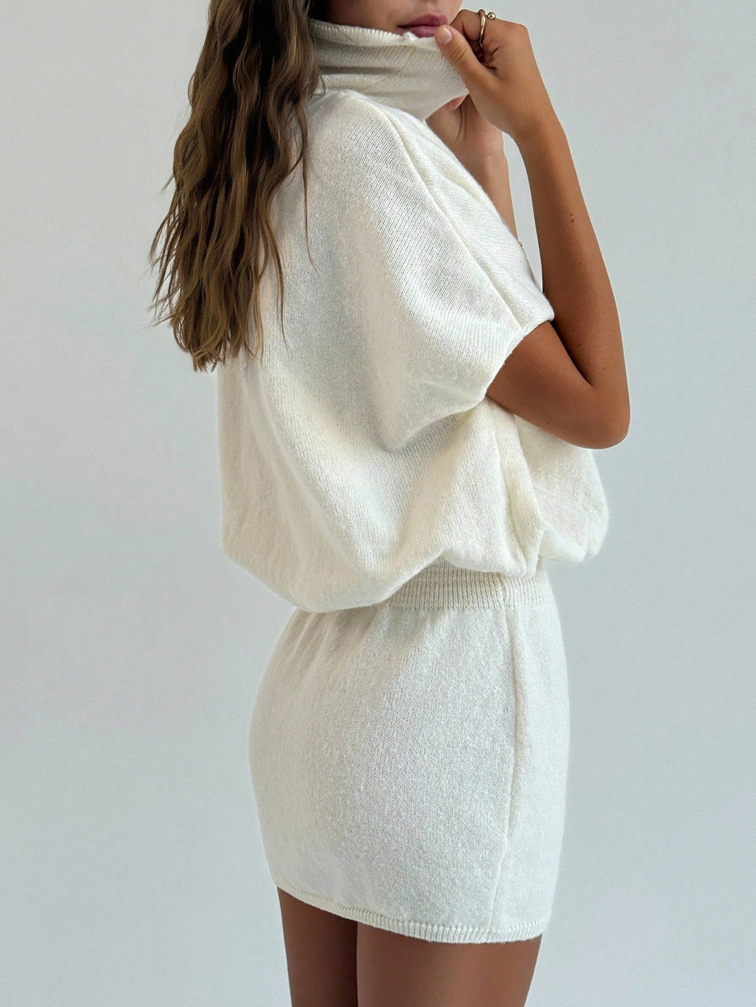 Step out with confidence in this Chic Vintage Minimalist High Collar Turtleneck Bodycon Knit Mini Dress. Its sleek, form-fitting silhouette hugs your curves while the cozy knit fabric keeps you comfy. The high collar adds a touch of retro flair, perfect for turning heads with effortless elegance. Whether it’s a casual day out or a night on the town, this mini dress brings playful charm and timeless style to your wardrobe.