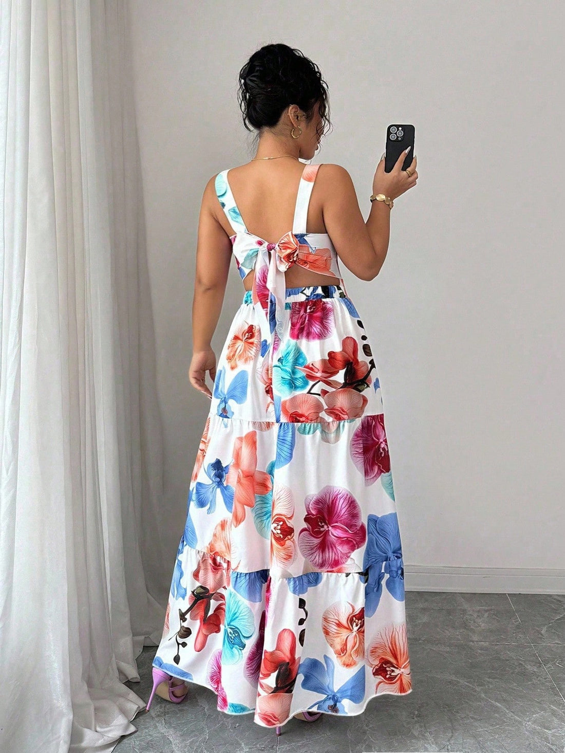 Bloom into effortless style with this charming plus-size sleeveless dress! Featuring a vibrant floral print that brings instant vacation vibes to any day, this piece pairs comfort with flattering design. The strategic waist cinch creates a gorgeous silhouette while keeping you cool and breezy. Perfect for beach getaways, casual brunches, or just feeling fabulous around town. Slip it on and let the flowers do the talking!