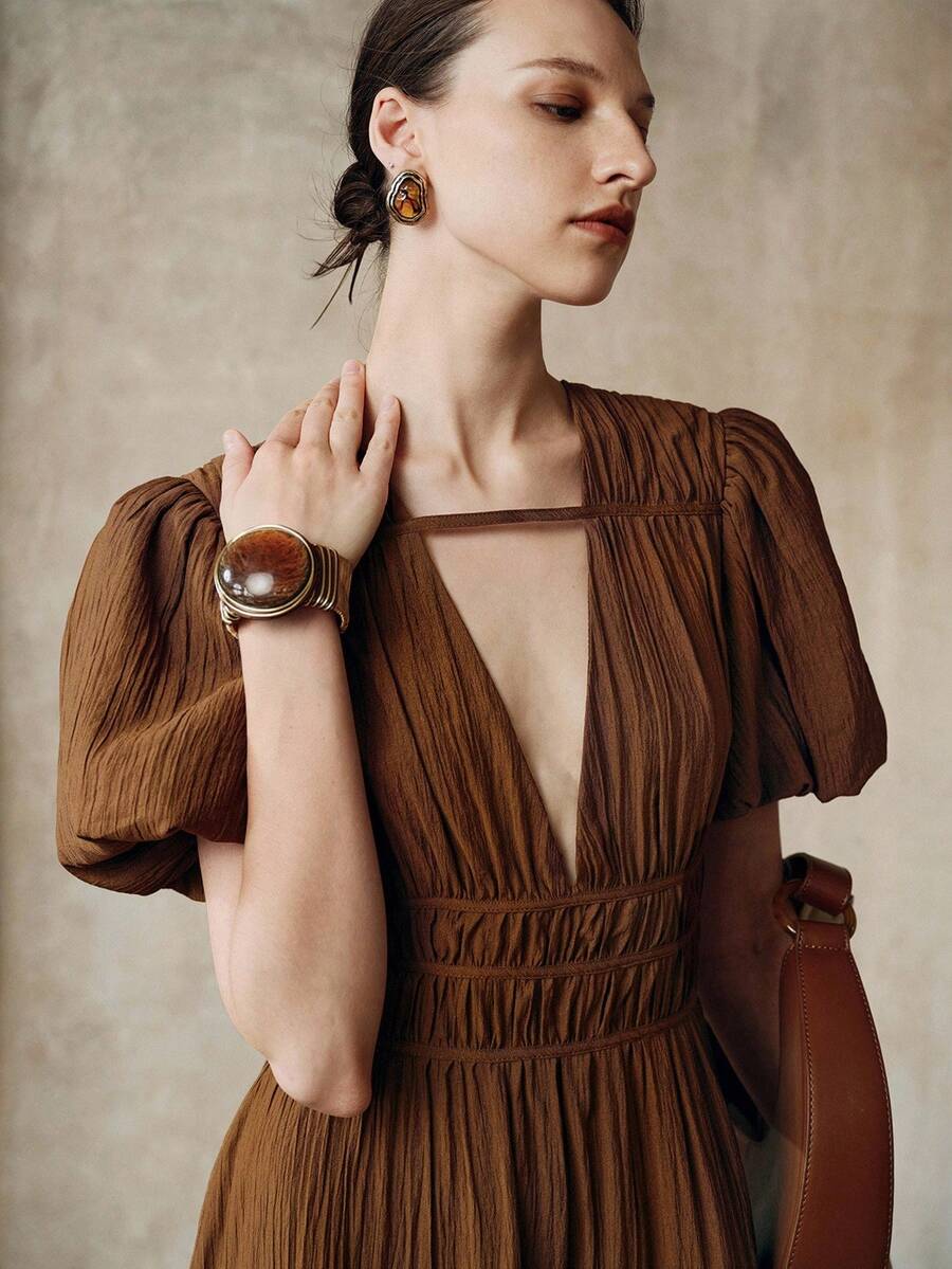 Exude Bold Sophistication in Our Elegant Deep V-Neck Puff Sleeve Dress!

Experience the perfect fusion of dramatic Victorian-inspired silhouettes and sharp, modern tailoring. This stunning statement dress is meticulously designed for the woman who values a high-fashion, "quiet luxury" approach to seasonal style—the ultimate centerpiece for prestigious fall galas, creative evening events, and high-authority social gatherings.

Iconic Sculpted Puff Sleeve Artistry: Featuring masterfully curated, voluminous sl