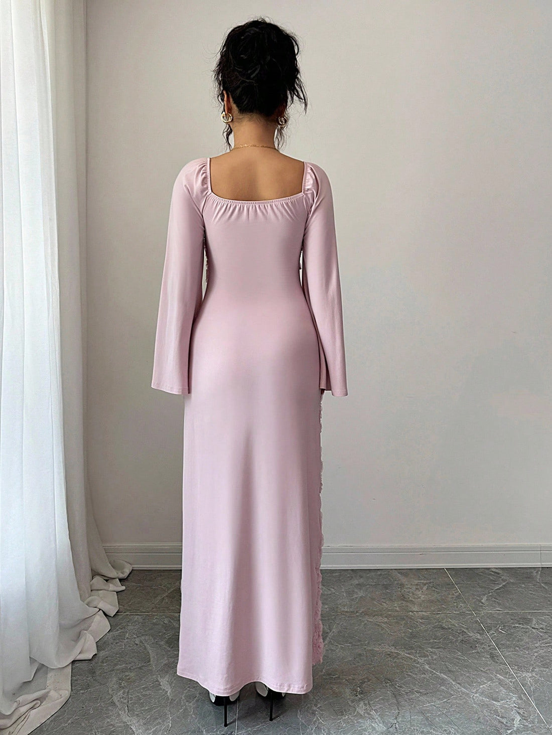 Step into fall with flair in this Elegant Floral Square Neck Dress! Featuring a charming square neckline and whimsical flare sleeves, it combines feminine grace with a fun, playful vibe. The floral pattern adds a fresh touch perfect for autumn days, while the flattering silhouette ensures you feel confident and cozy. Whether it’s a brunch date or a stroll through falling leaves, this dress brings effortless style to your seasonal wardrobe.