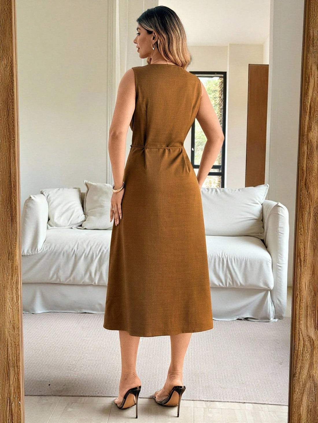 Embrace effortless style with this plus size sleeveless dress featuring a playful round neck and a chic single-breasted design. Perfect for casual days, it offers a comfortable fit that lets you move with ease while keeping your look fresh and fun. Whether you're out with friends or enjoying a sunny stroll, this dress brings a touch of whimsy to your wardrobe.