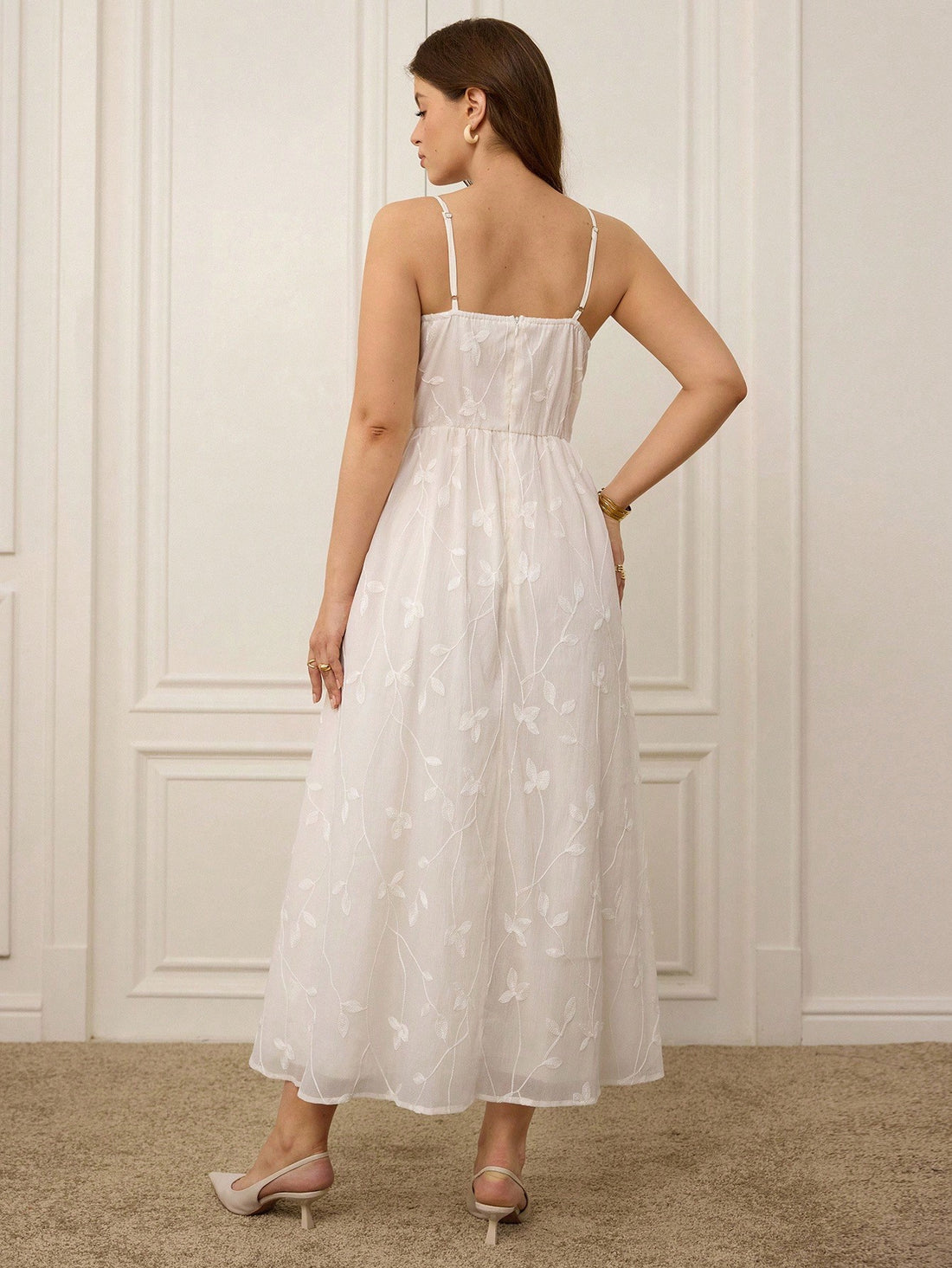 Step out in style with this Elegant Plus Size Sleeveless Embroidered Dress, crafted from high-quality French design. Its delicate embroidery adds a touch of charm while the sleeveless cut keeps things breezy and fun. Perfect for twirling at any special occasion or turning heads wherever you go! Embrace elegance with a playful twist made just for you.