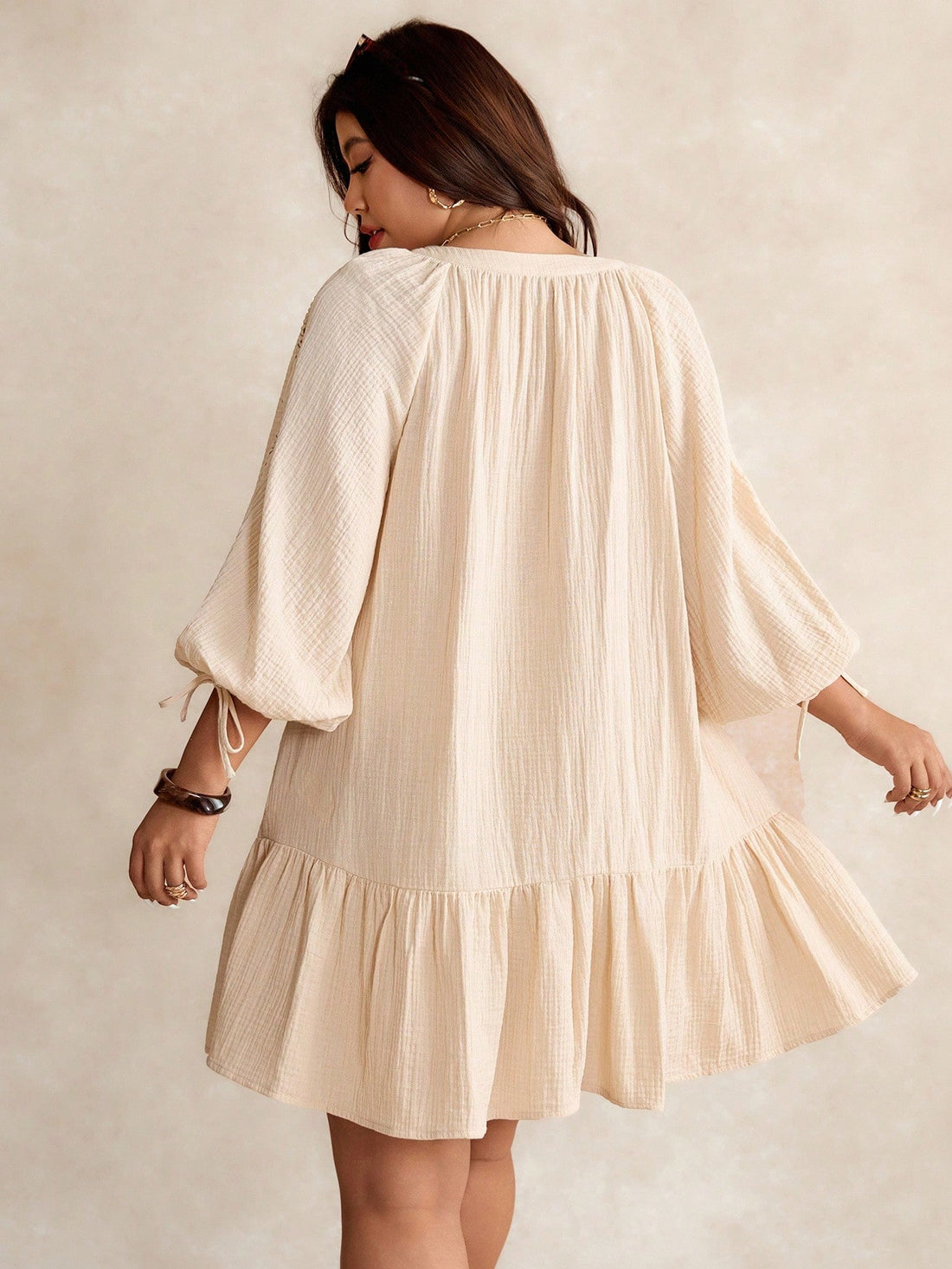 Turn heads effortlessly with this Casual Plus Size V-Neck Denim Dress, your new go-to for everyday fun. Designed to celebrate curves with a flattering fit and easy-to-wear style, it’s perfect for anything from brunch dates to weekend adventures. Lightweight denim and a breezy silhouette keep comfort high while the V-neck adds a flirty touch. Dress it up or down—this wardrobe essential brings charm and ease to all your casual looks!