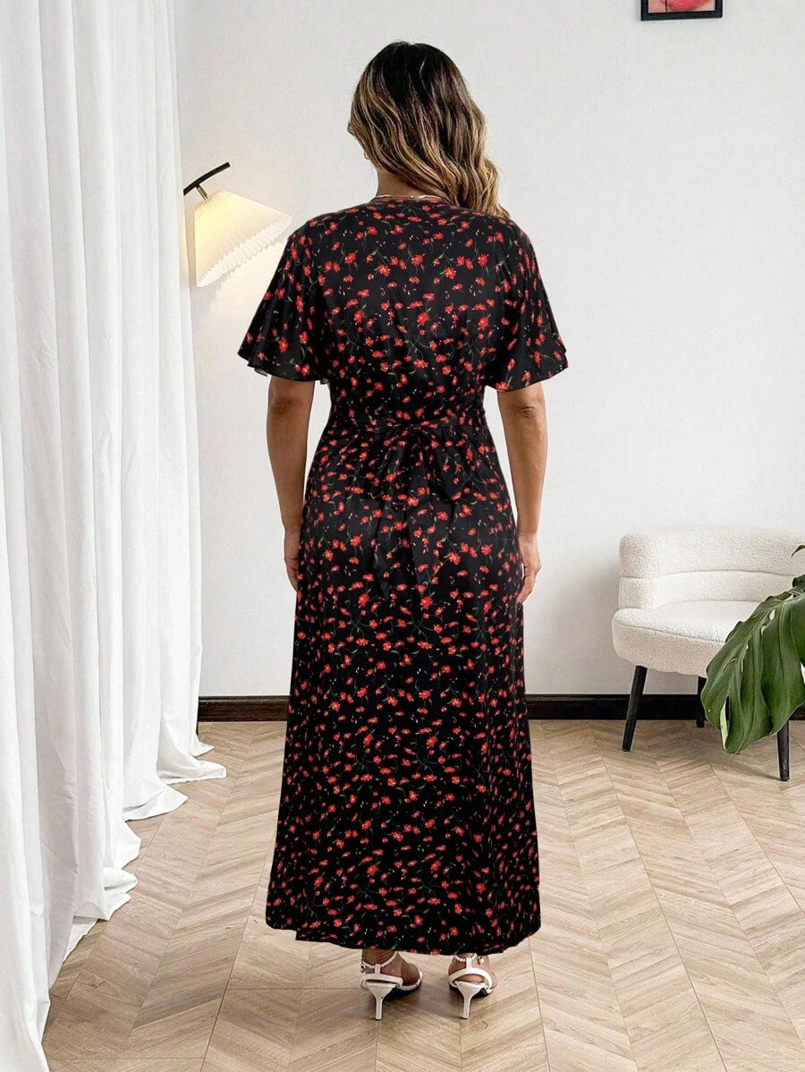 Step into summer with this Chic Plus Size Elegant Ditsy Floral Dress, where playful charm meets effortless style. The delicate floral print adds a fresh, flirty vibe while the flattering cut ensures comfort and confidence all day long. Perfect for sunny strolls or casual gatherings, this dress brings a splash of floral fun to your warm-weather wardrobe.