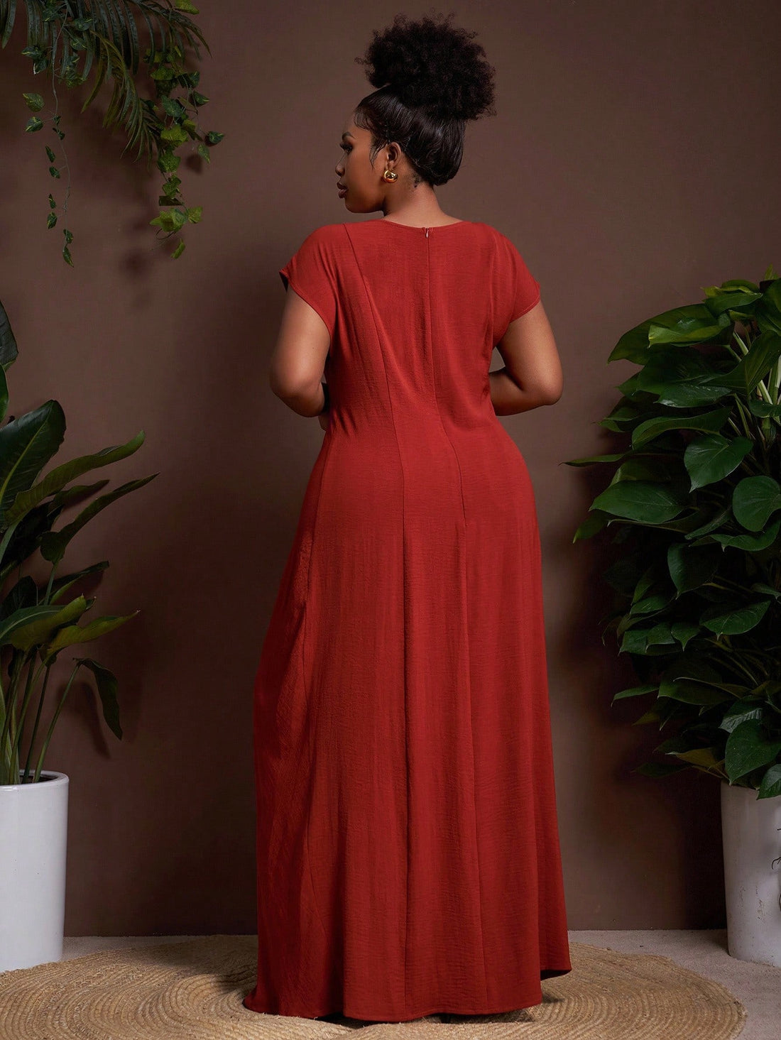 Embrace effortless style with this plus size casual dress featuring a playful twist waist that highlights your curves. The batwing sleeves add a breezy, comfortable feel while keeping your look chic and fun. Perfect for those days when comfort meets confidence in one flattering, solid color design.