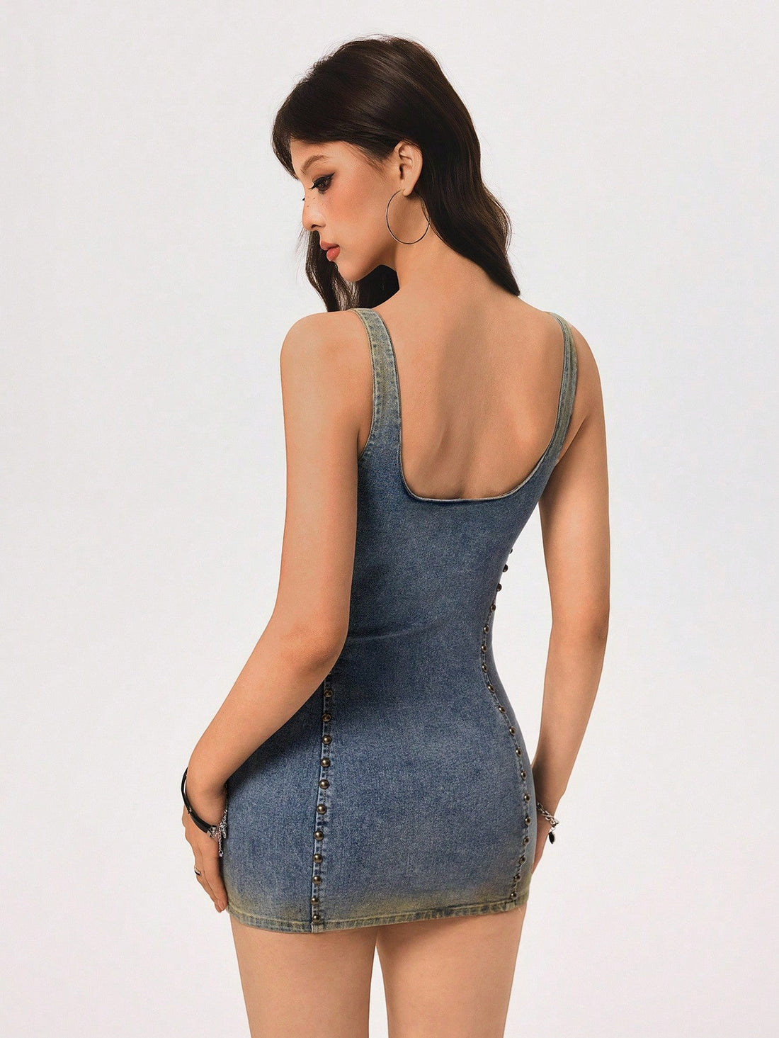 Turn heads with this Women's Retro Denim Camisole Dress, where classic American style meets a sexy, fitted silhouette. Perfect for those who want to flaunt their curves with a playful, vintage vibe. Easy to dress up or down, this denim dress is your new go-to for casual outings or fun nights out. Embrace a timeless look that never goes out of style!