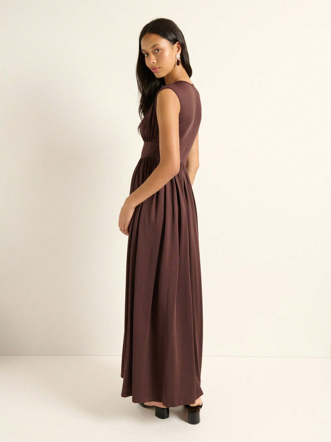 Slip into timeless elegance with this chocolate brown maxi dress—your new go-to for everything from crisp autumn strolls to fancy evening affairs. The rich, versatile hue pairs beautifully with cozy cardigans and leather jackets when temperatures drop, making it a year-round wardrobe essential. Flowy, flattering, and endlessly stylish, this dress proves that sometimes the simplest pieces bring the most joy. Whether you're dressing up or keeping it casual, this beauty has you covered.