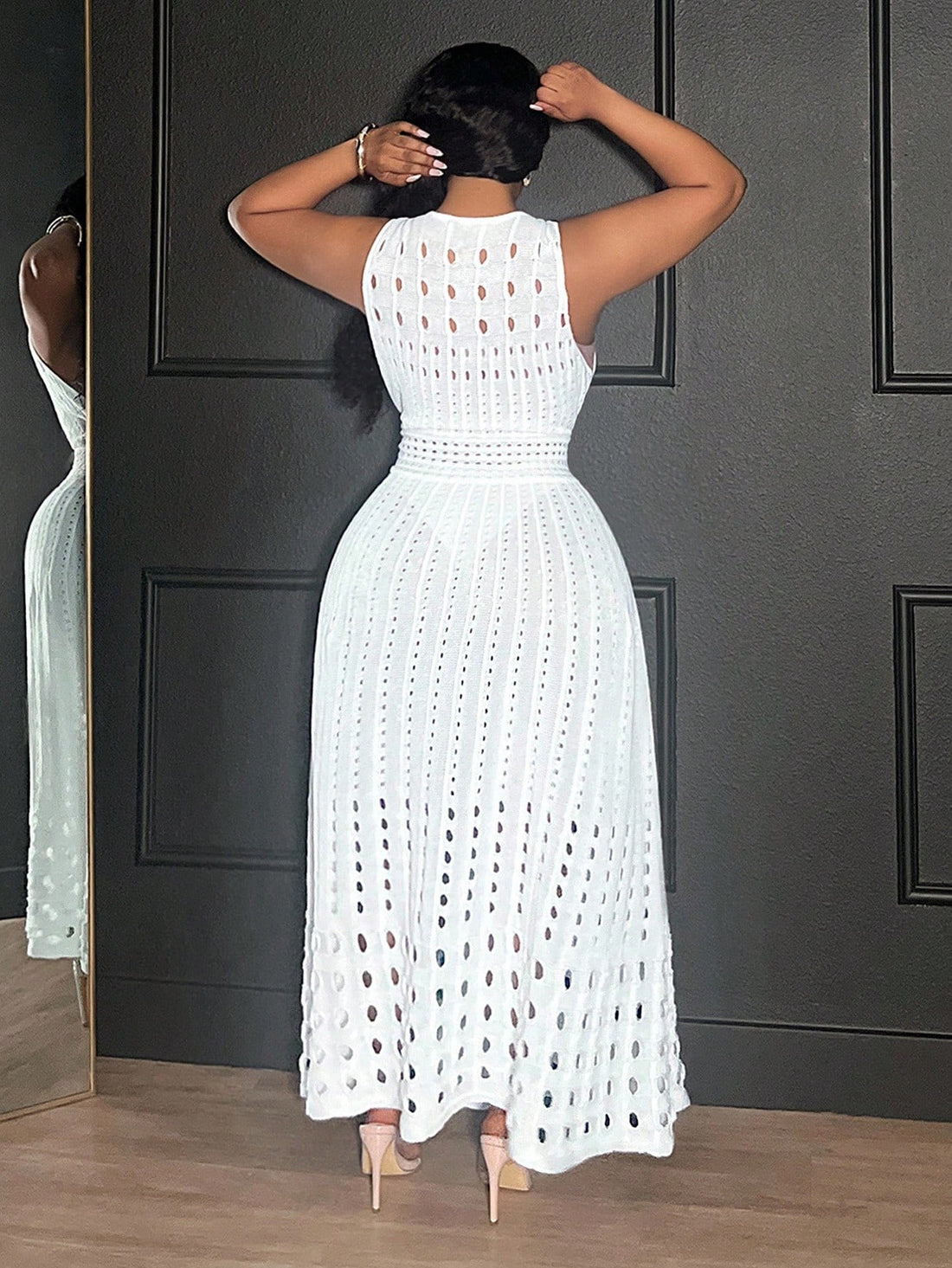 Step into autumn and winter parties with flair in this Elegant Plus Size Sleeveless Knit Dress. The playful hollow design adds a chic twist while keeping you cozy without sleeves. Perfectly cozy yet stylish, it flatters your curves and lets you dance the night away in confidence and comfort. Celebrate every moment wrapped in warmth and charm!