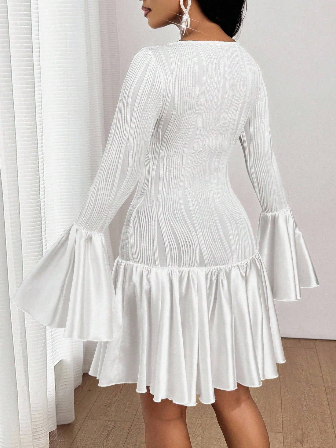 Step out in style with this fitted white bubble dress, designed for effortless autumn charm. Its playful bell sleeves add a touch of flair, perfect for turning heads at both casual outings and cozy gatherings. Flattering and fun, this dress blends comfort with a chic silhouette that makes every day feel special. Embrace the season with a dress that dances with your every move.