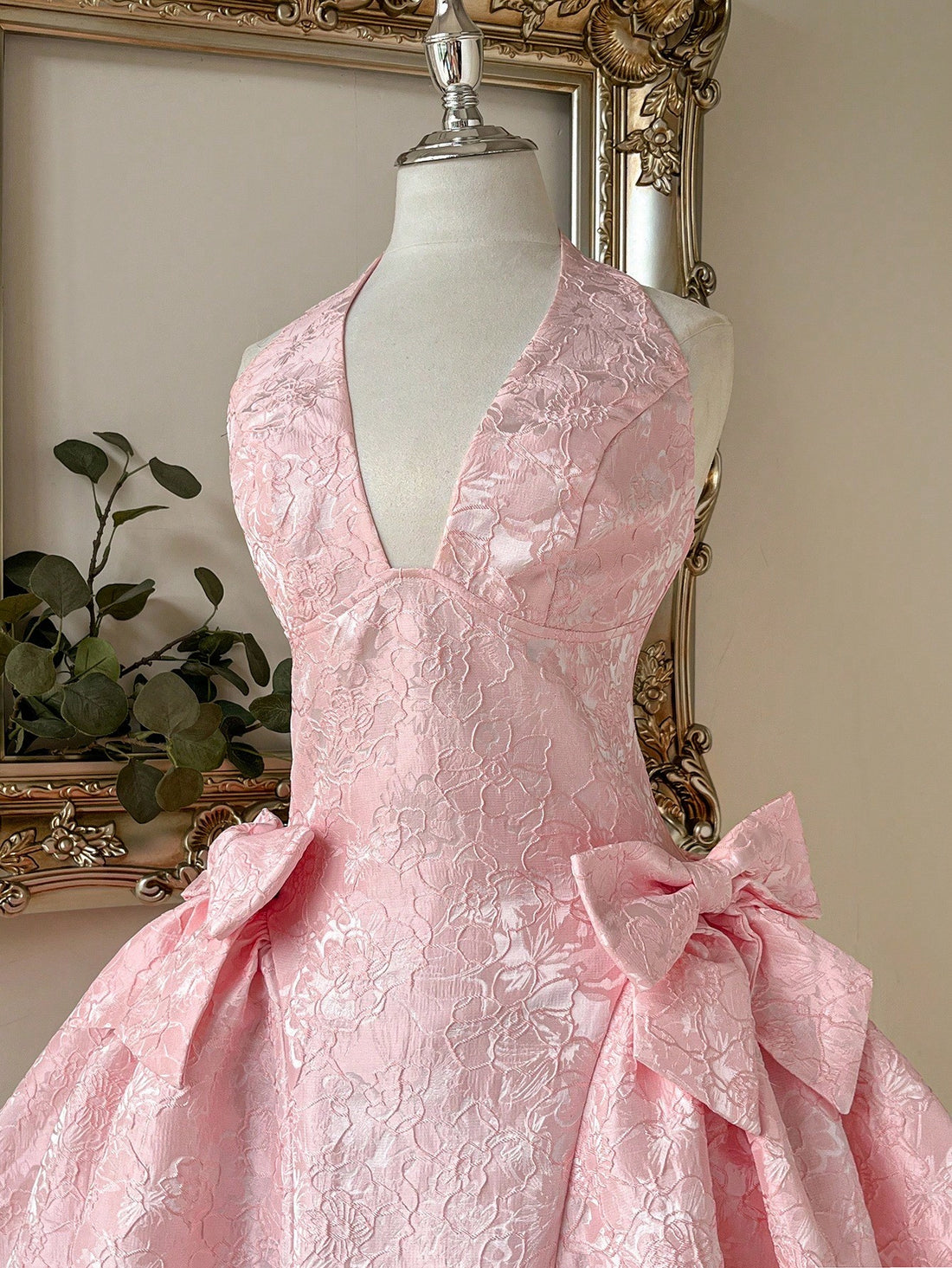 Step into the spotlight with this Elegant Pink Jacquard Halter Neck Dress, designed to turn heads wherever you go. The playful detachable bow adds a flirty twist, letting you customize your look from party-ready to chic and sleek. Perfect for nightclubs, lively parties, or wedding celebrations, this dress blends style and comfort effortlessly so you can dance the night away with confidence and charm.