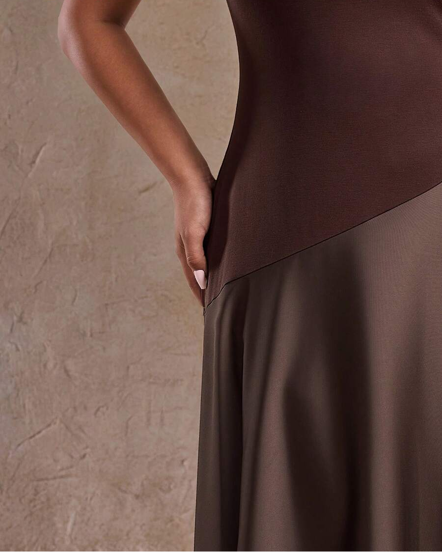 Embrace effortless sophistication with this stunning black A-line maxi dress, designed to celebrate your curves with confidence. The cinched waist creates a flattering silhouette while the flowing skirt glides gracefully with every step. Perfect for autumn and winter gatherings, this versatile piece transitions seamlessly from casual brunches to elegant evening events. The timeless black hue pairs beautifully with any accessory, making it a wardrobe essential that works as hard as you do. Slip it on and fee
