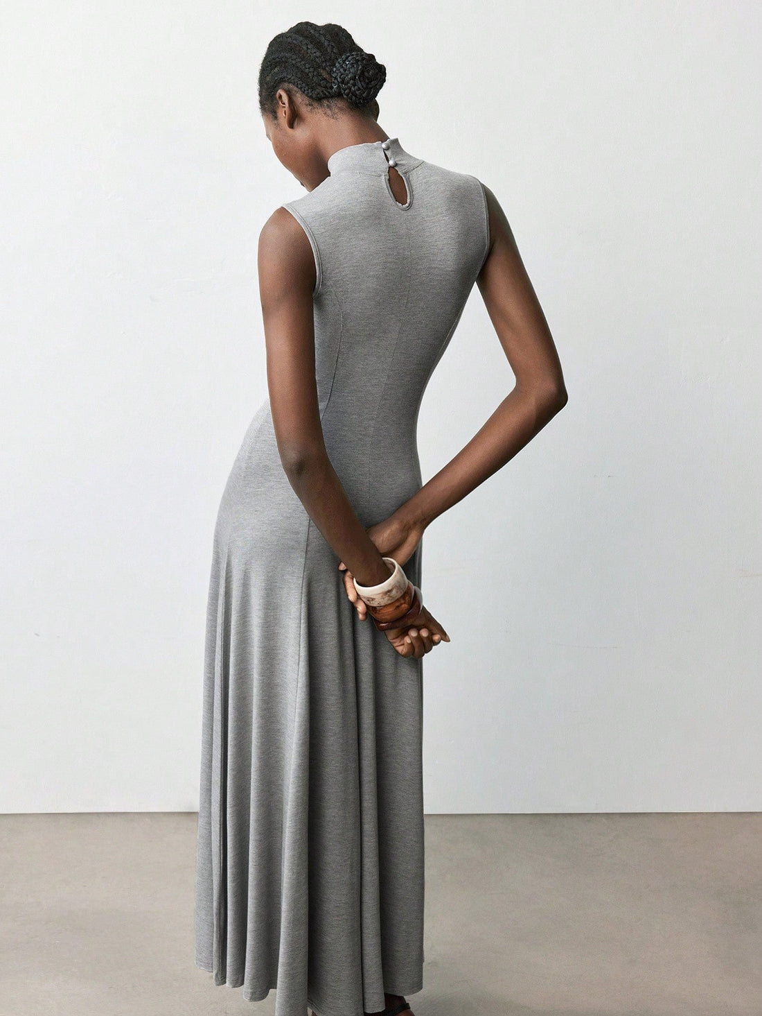 Step out in style with this Elegant High-Neck Sleeveless Long Dress, designed to make every occasion extra special. Whether you’re heading back to school, celebrating at a party, or joining in Halloween fun, this dress offers a perfect blend of sophistication and playful charm. Its sleek, sleeveless cut and graceful length keep you comfortable and confident, making it a versatile choice for all your festive adventures. Embrace the season with a dress that’s as lively and unique as you are!