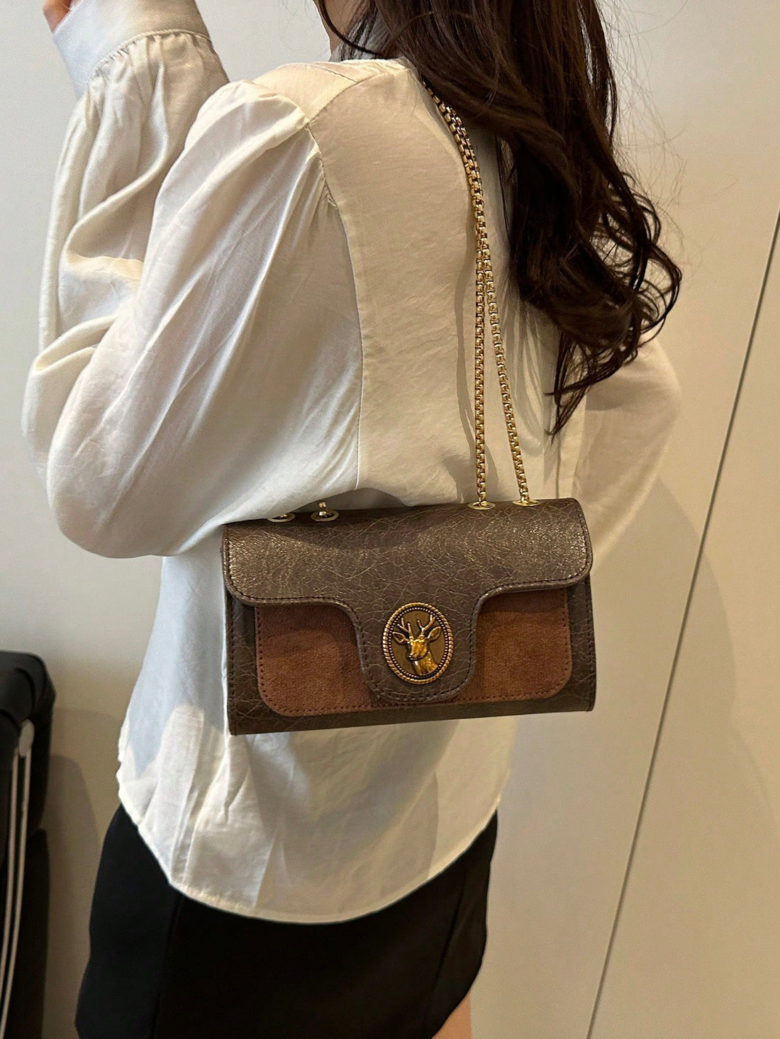 Step out in style with this Elegant Vintage Shoulder Bag! Its retro leather finish and chic chain strap add a fun twist to any outfit, making it the perfect crossbody for day or night. Lightweight yet roomy enough for your essentials, this bag combines classic charm with playful energy to keep you looking fabulous wherever you go.